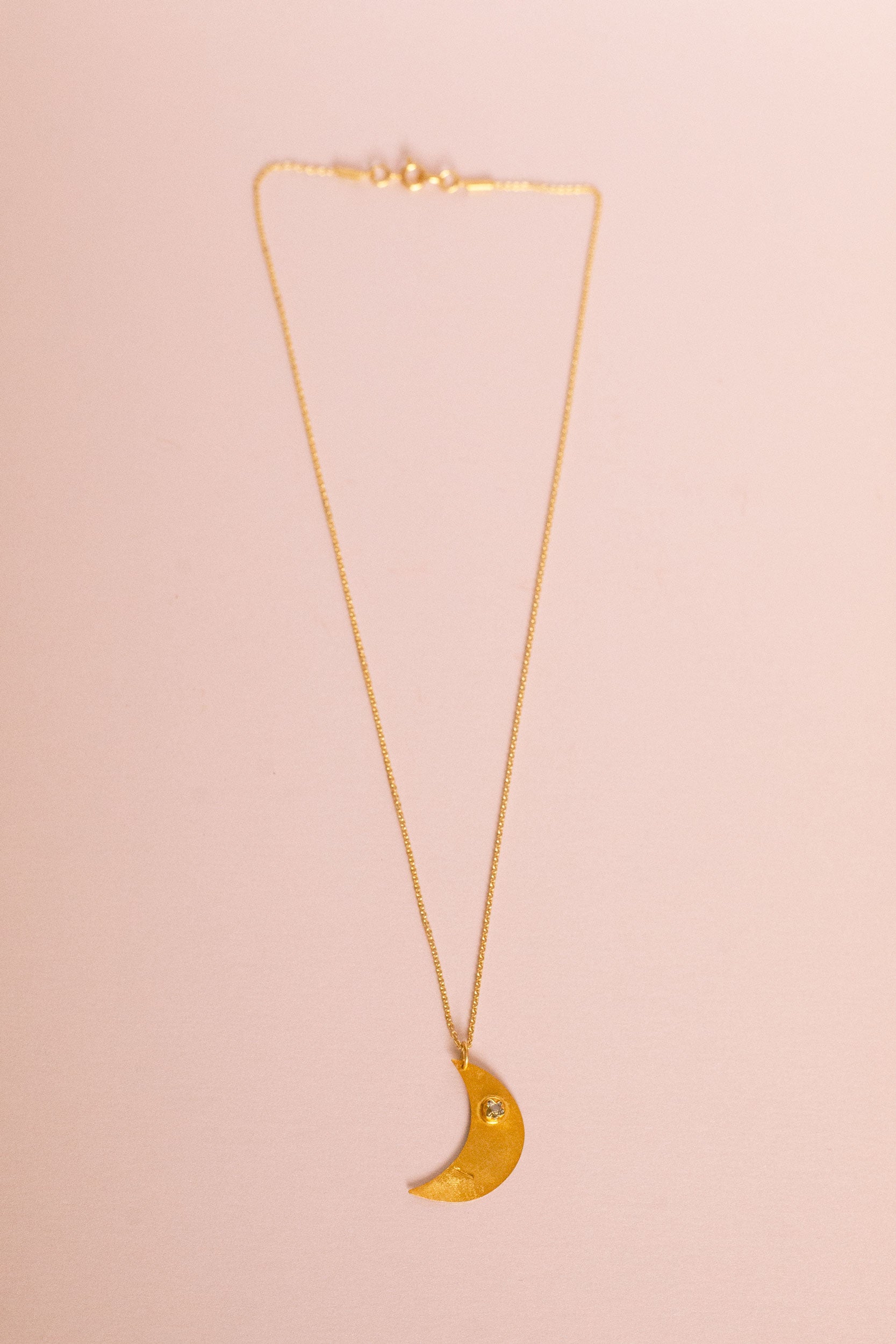 Aku gold pendant