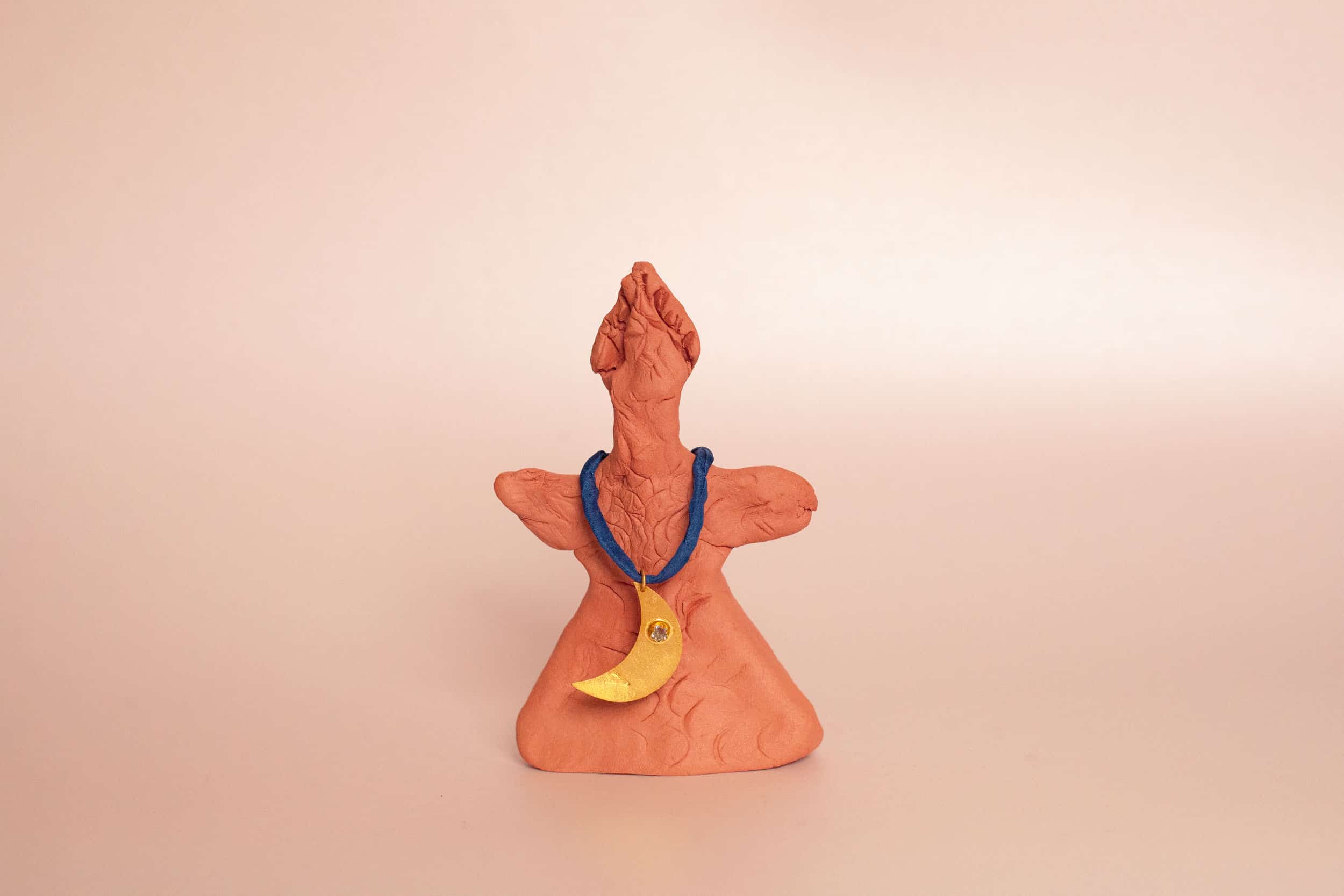 Aku gold silk necklace