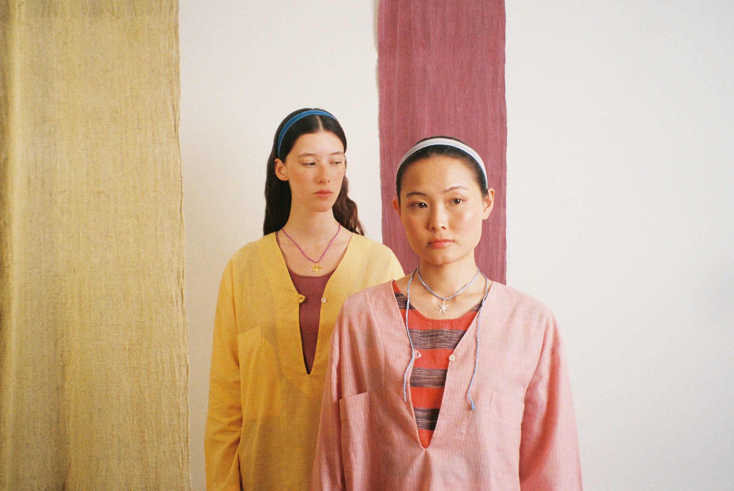 Atlas silver silk choker