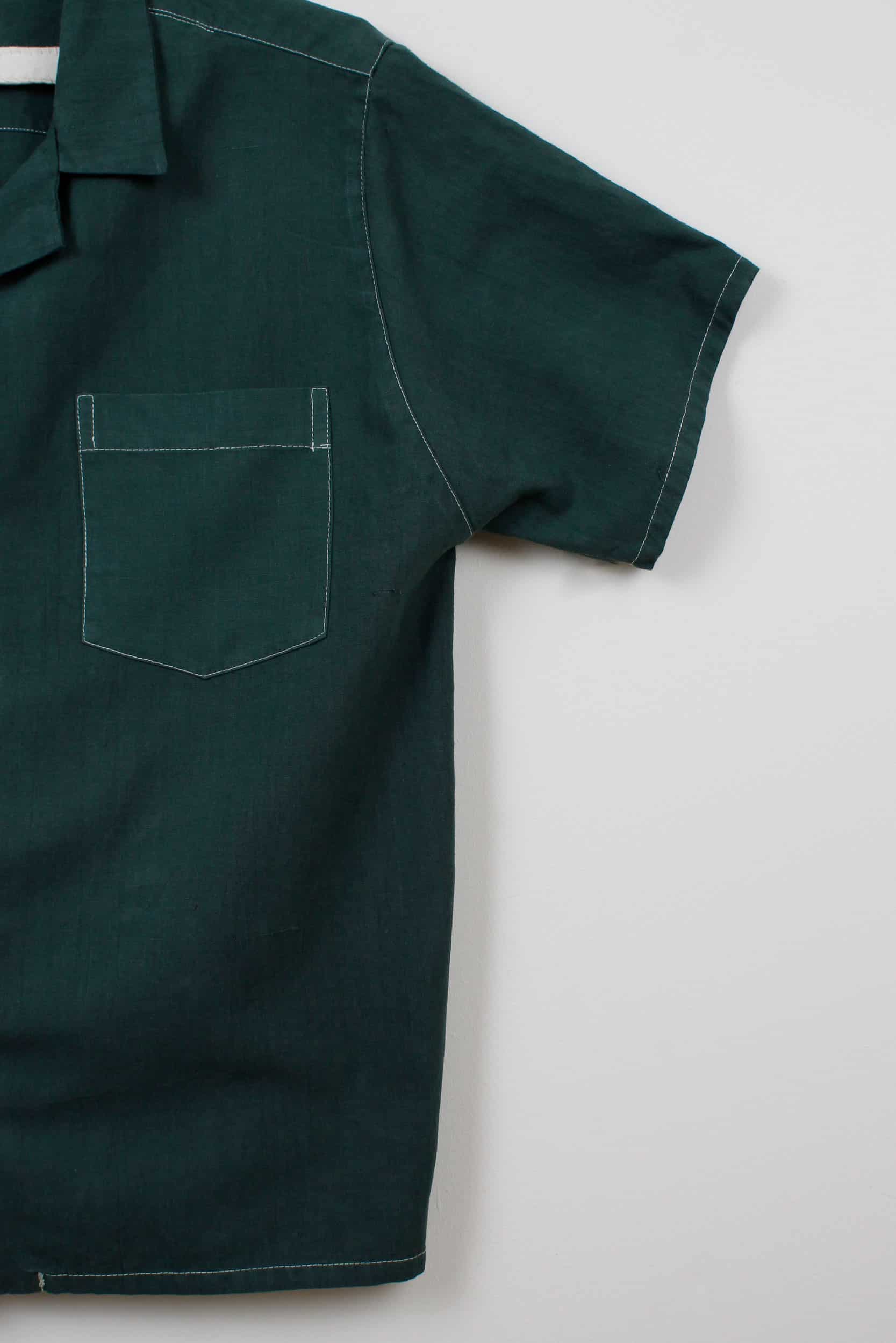 Green dyed short-sleeved shirt