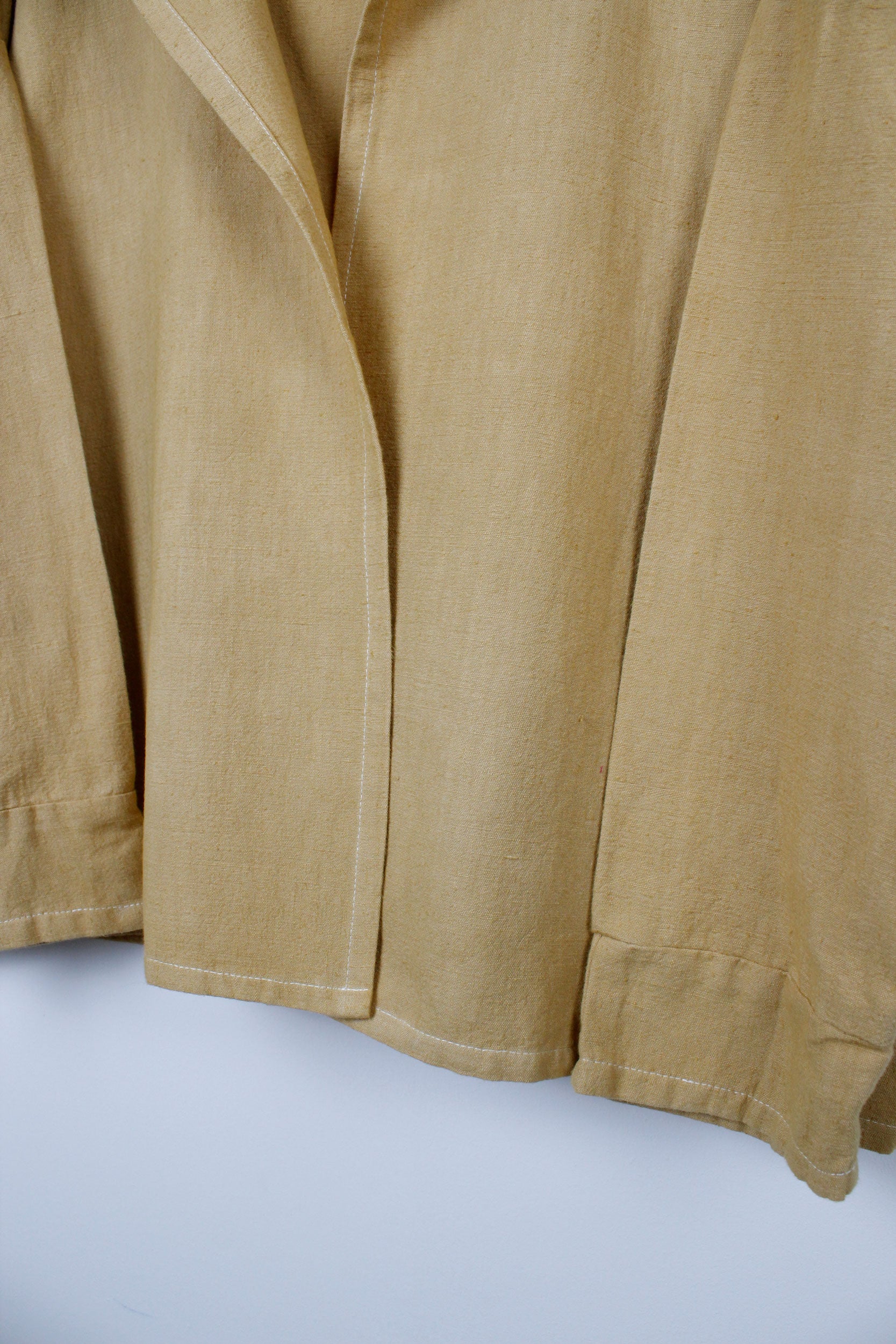 Yellow dyed buttonless jacket
