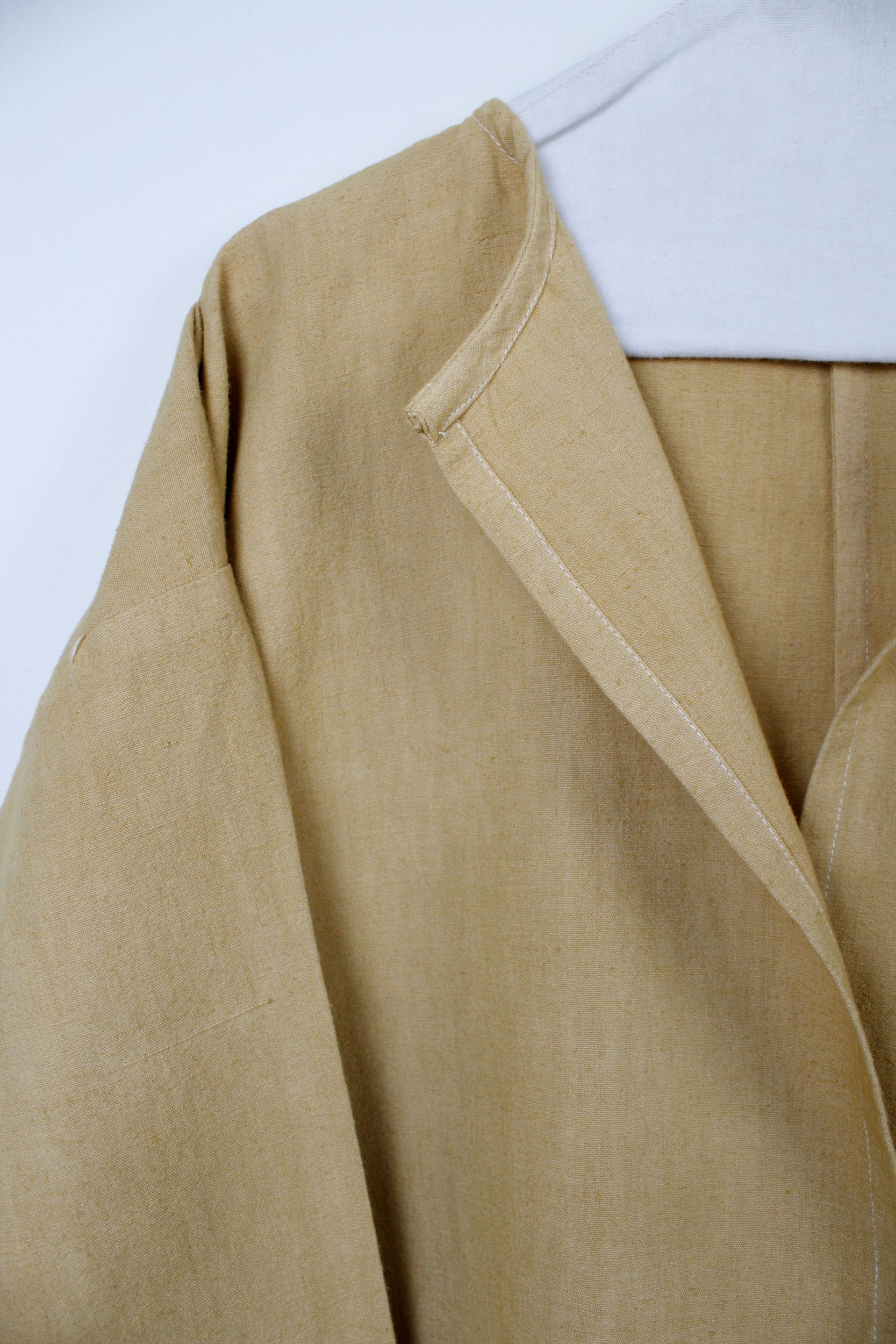 Yellow dyed buttonless jacket