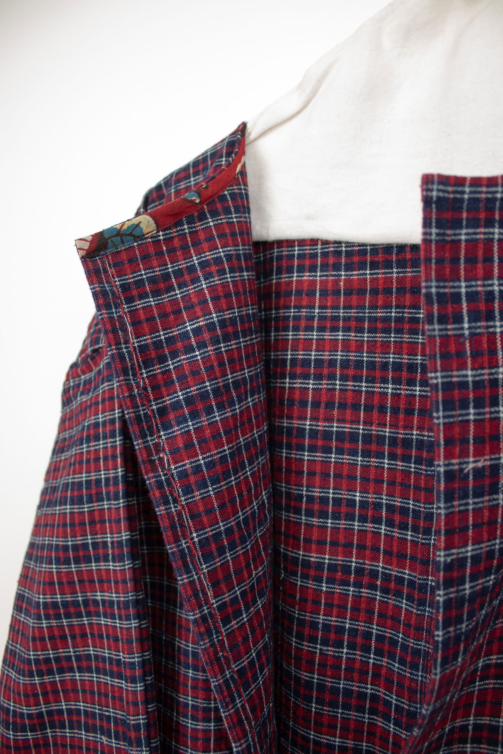 Red & blue plaid buttonless jacket