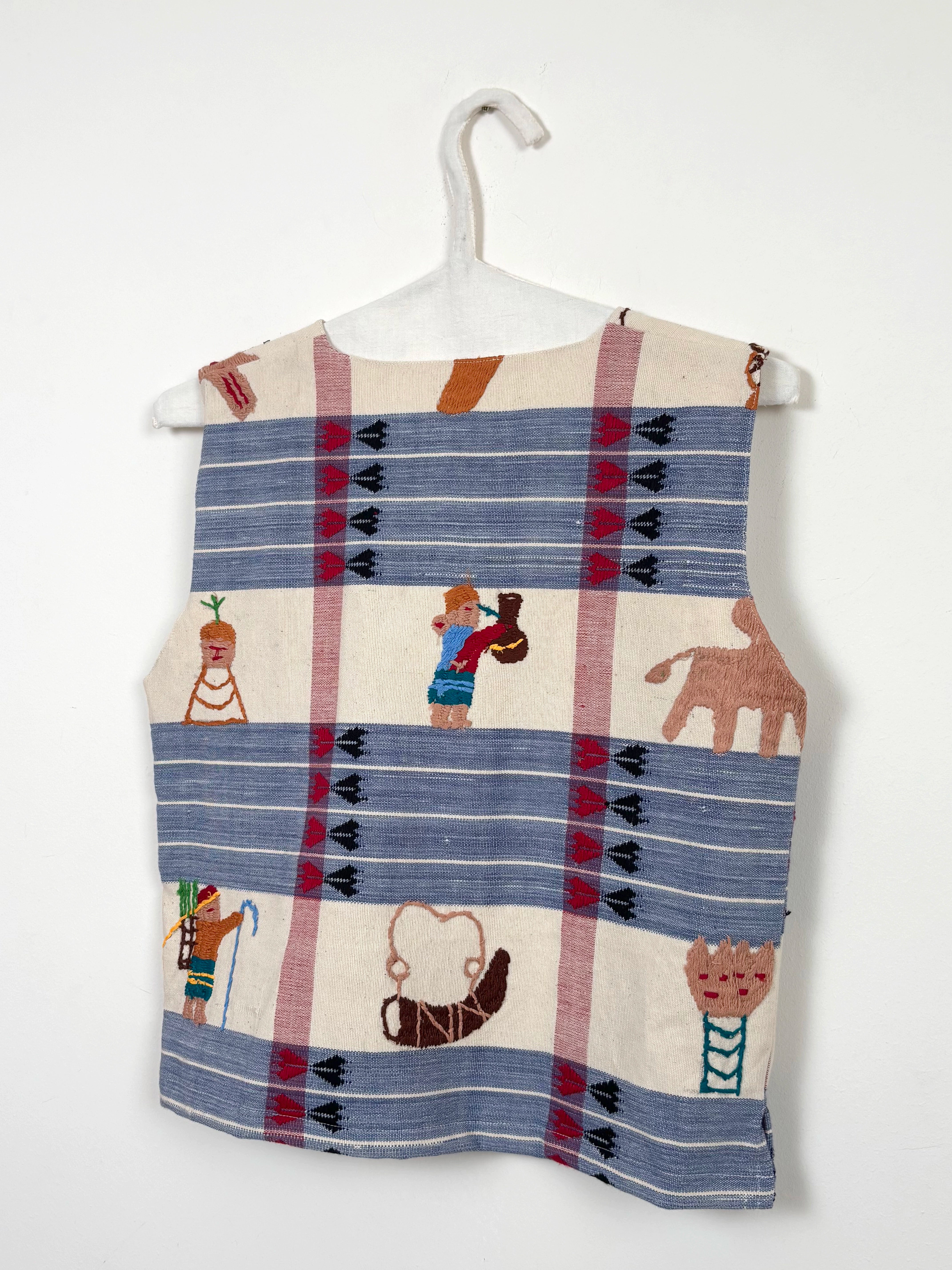 Child playing scene vest - Limited edition