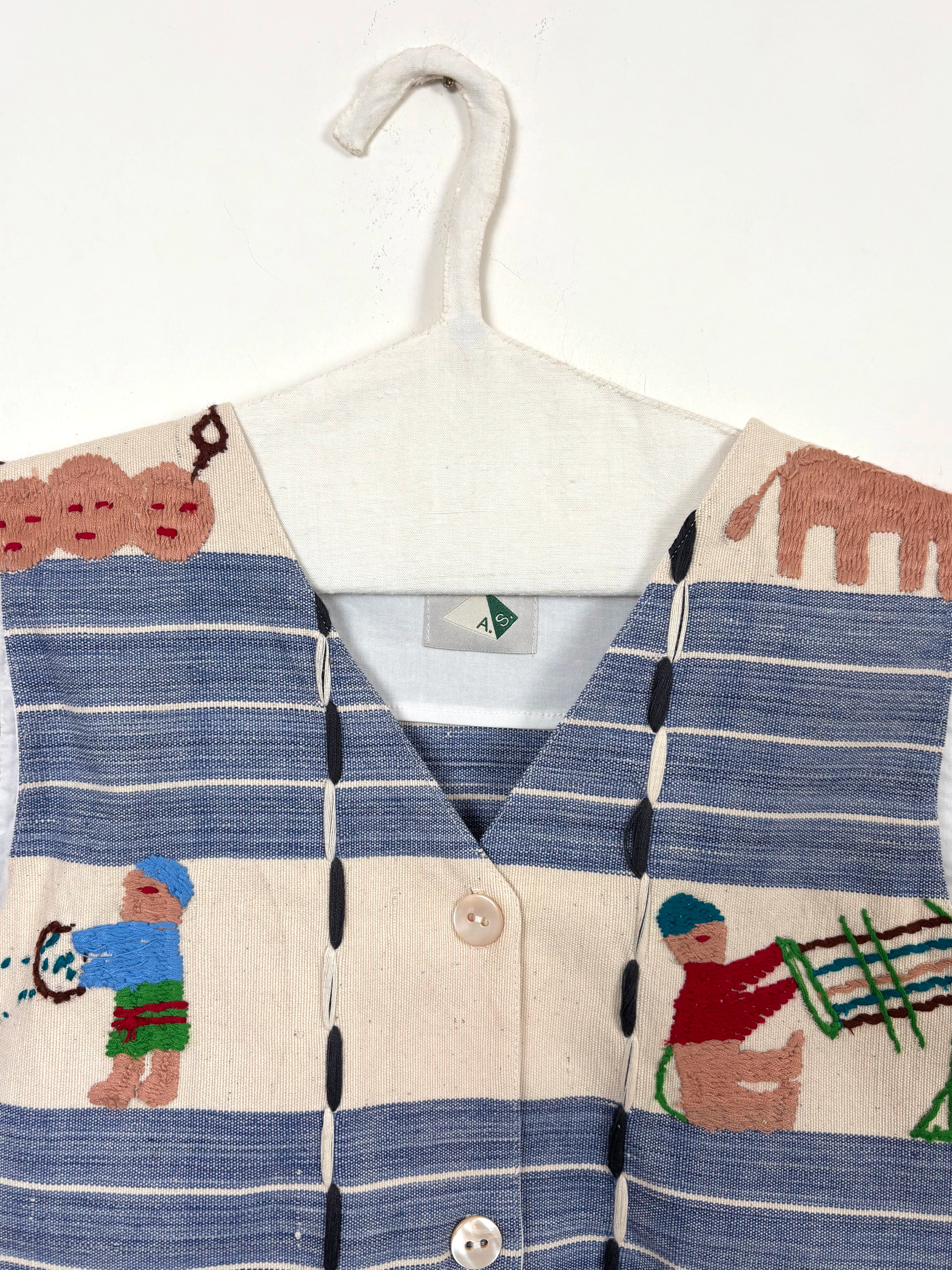 Child playing scene vest - Limited edition