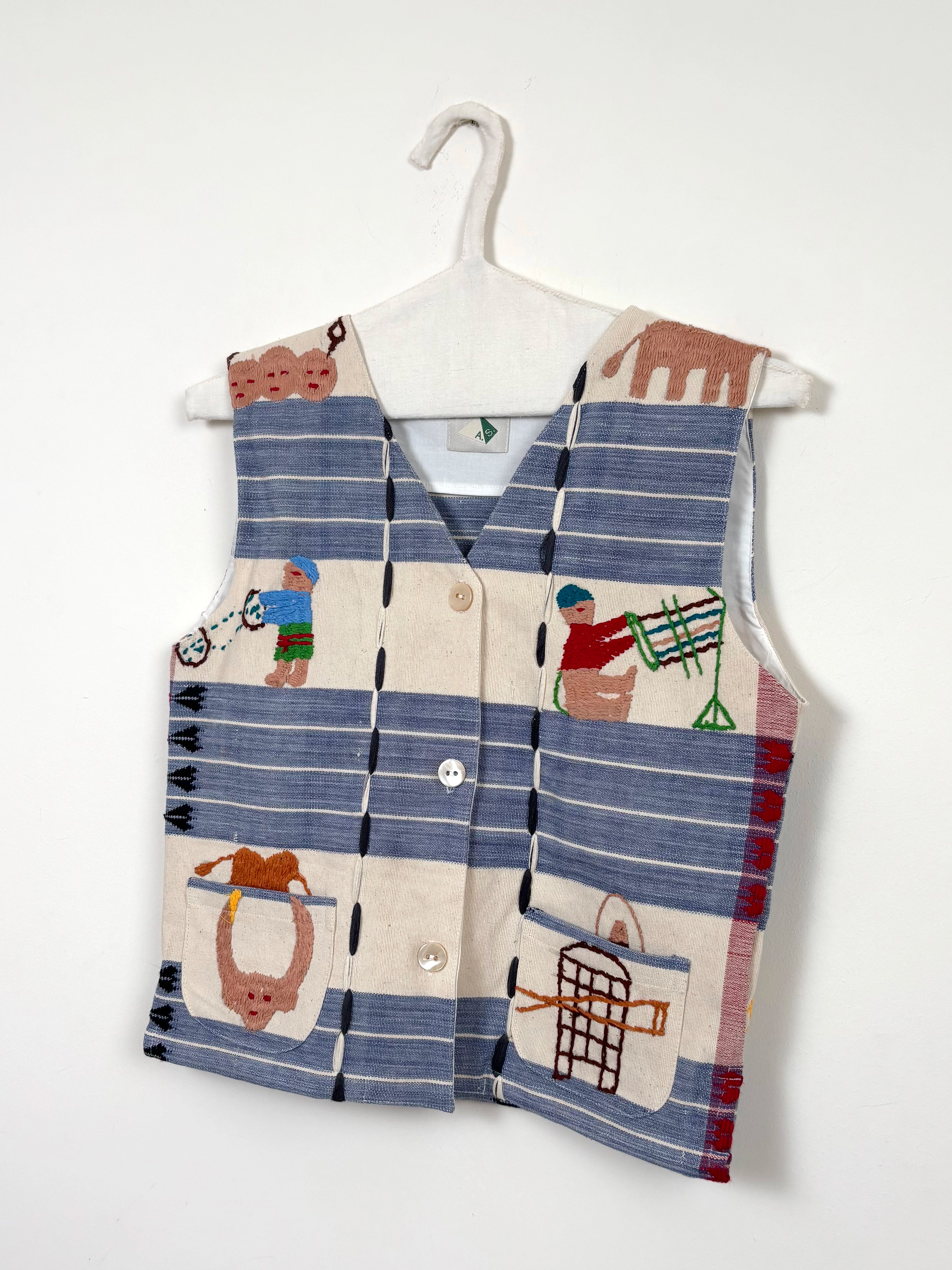 Child playing scene vest - Limited edition