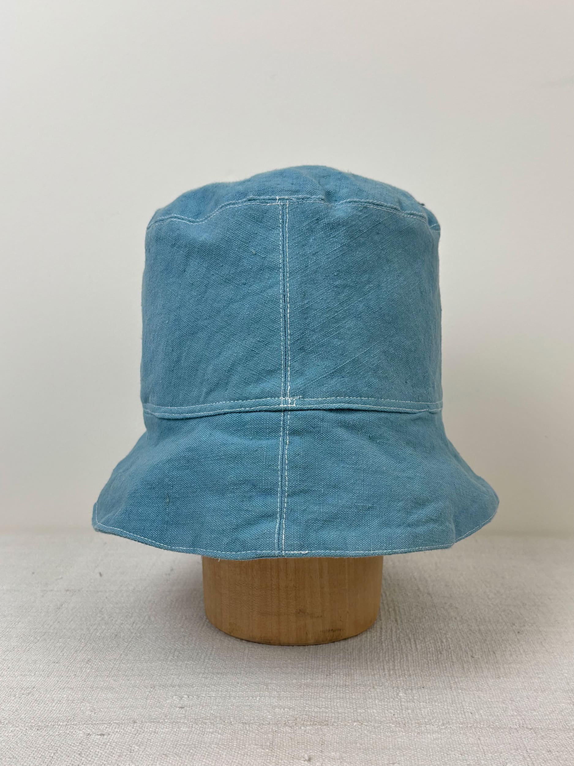Blue dyed wide-brimmed hat