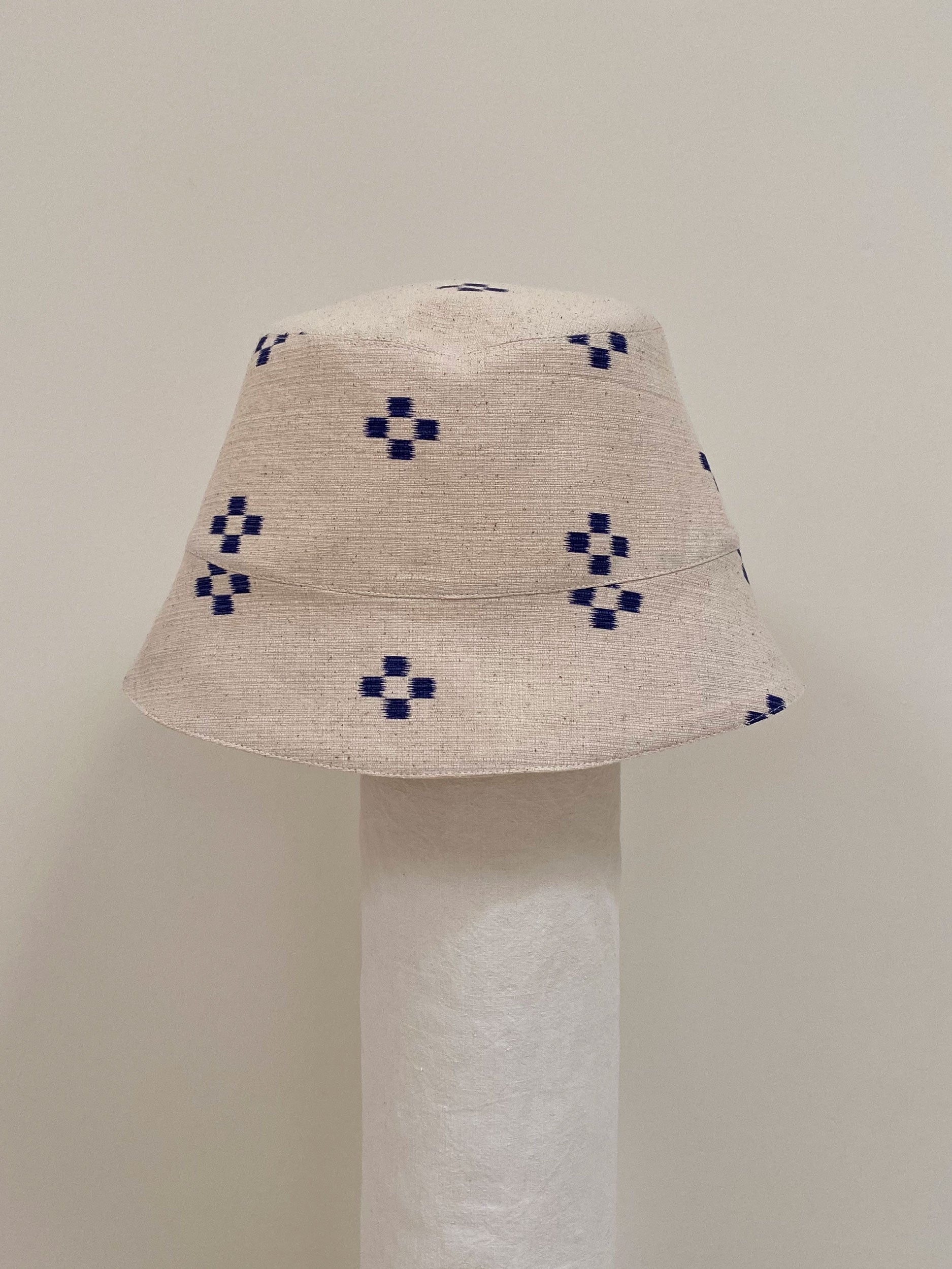 Blue flowers wide-brimmed hat