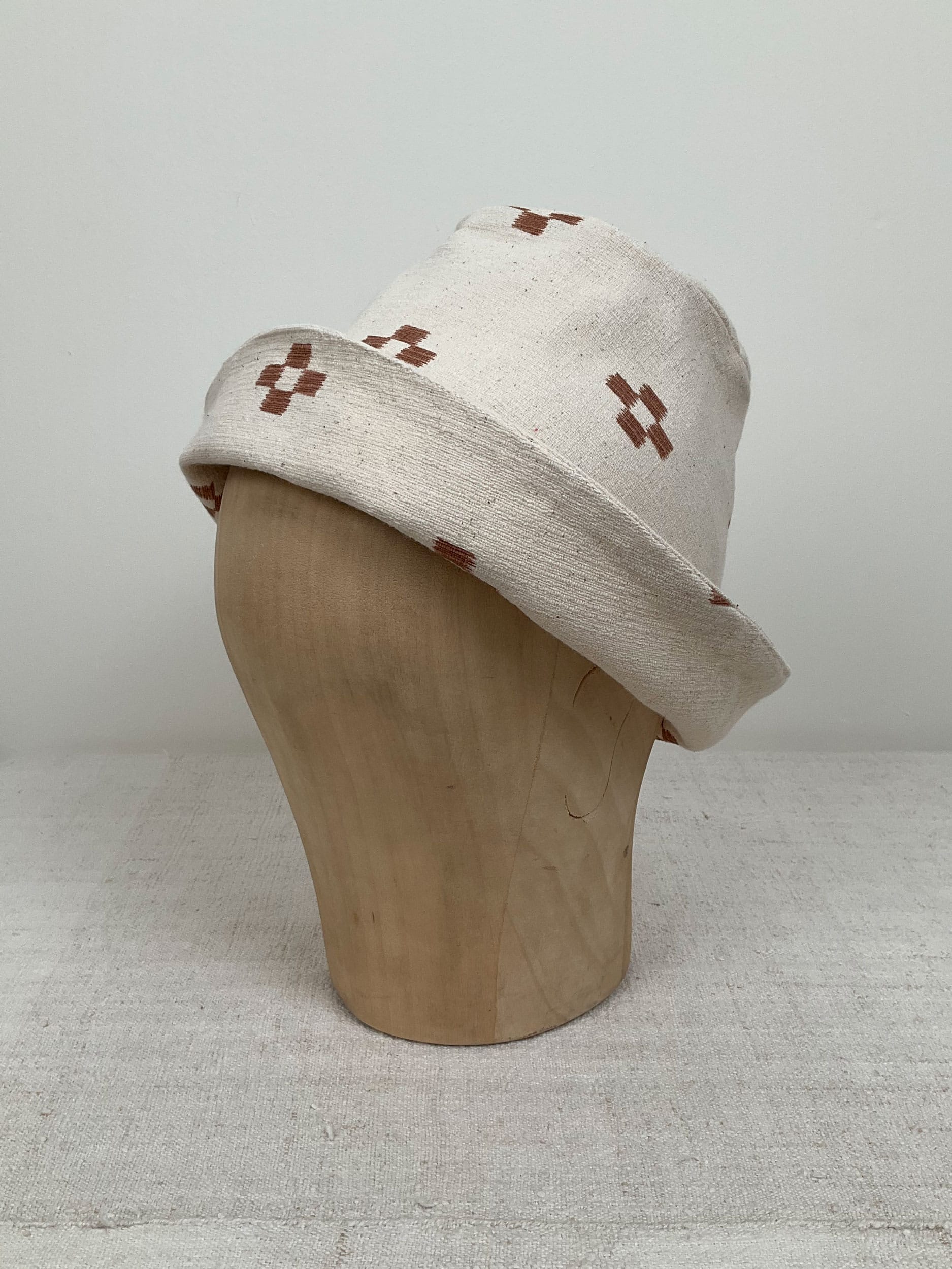Brown flowers bucket hat