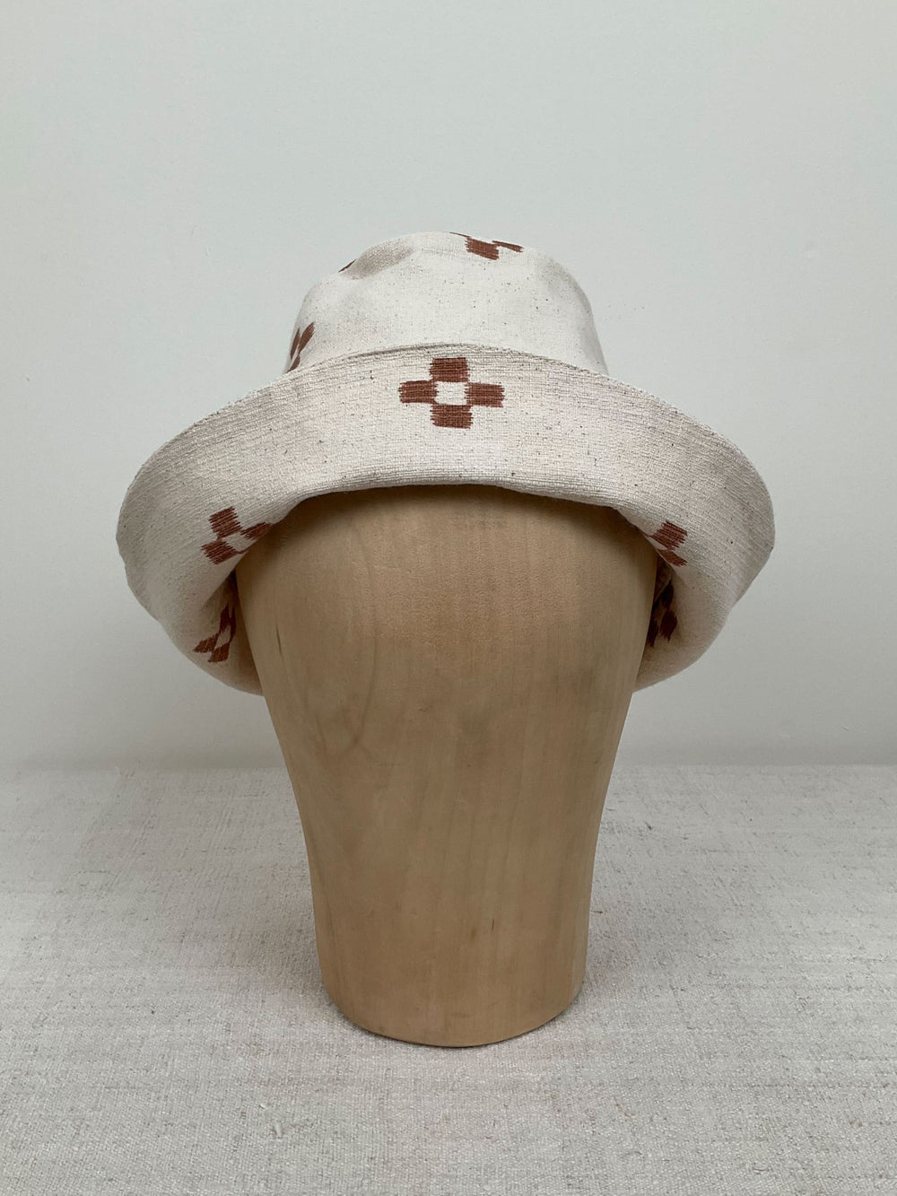 Brown flowers bucket hat