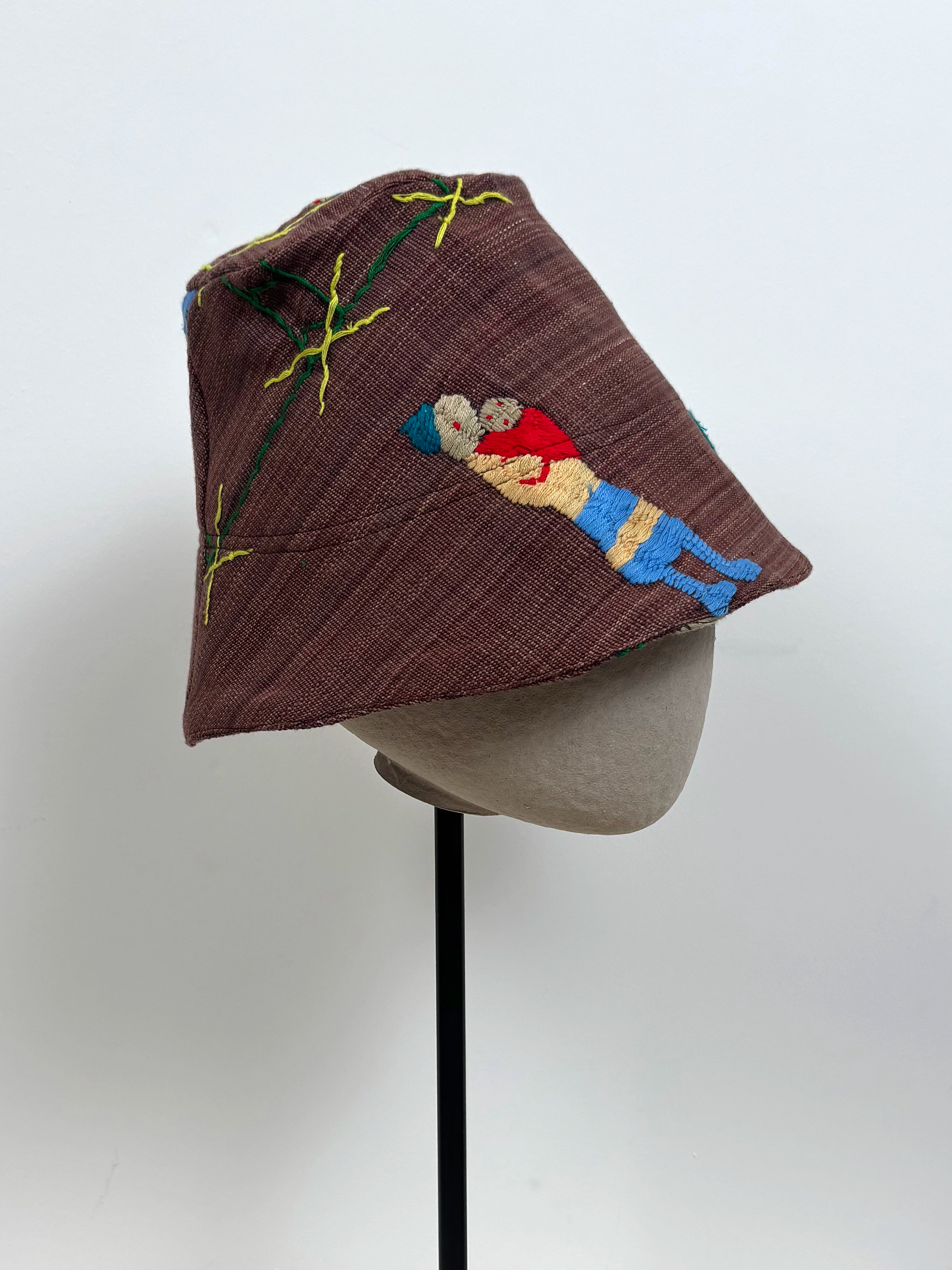 Mum with baby scene hat