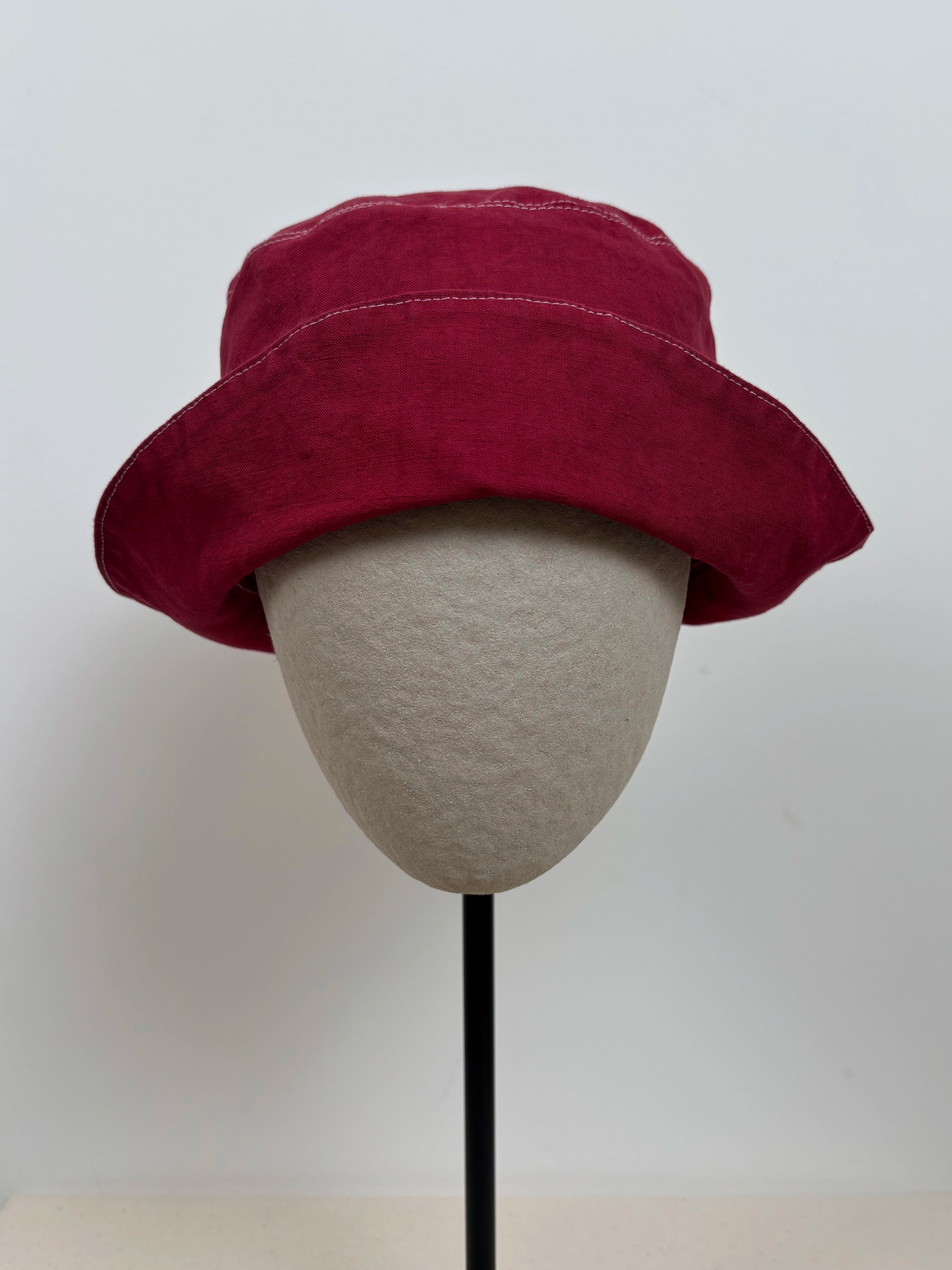 Maroon dyed wide-brimmed hat