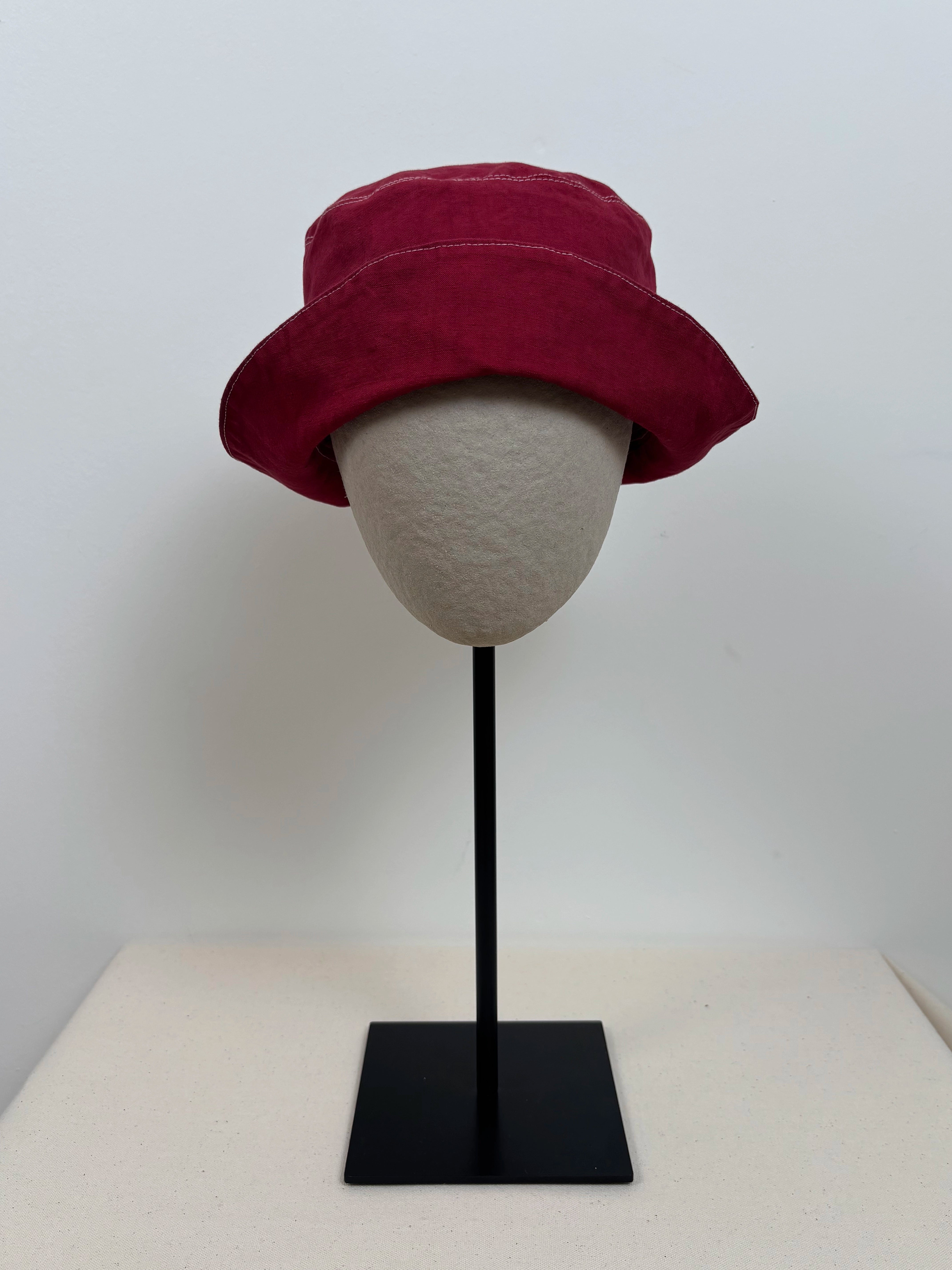 Maroon dyed wide-brimmed hat