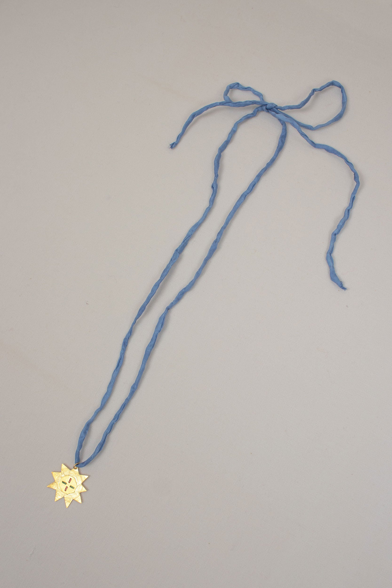 Inti silk choker