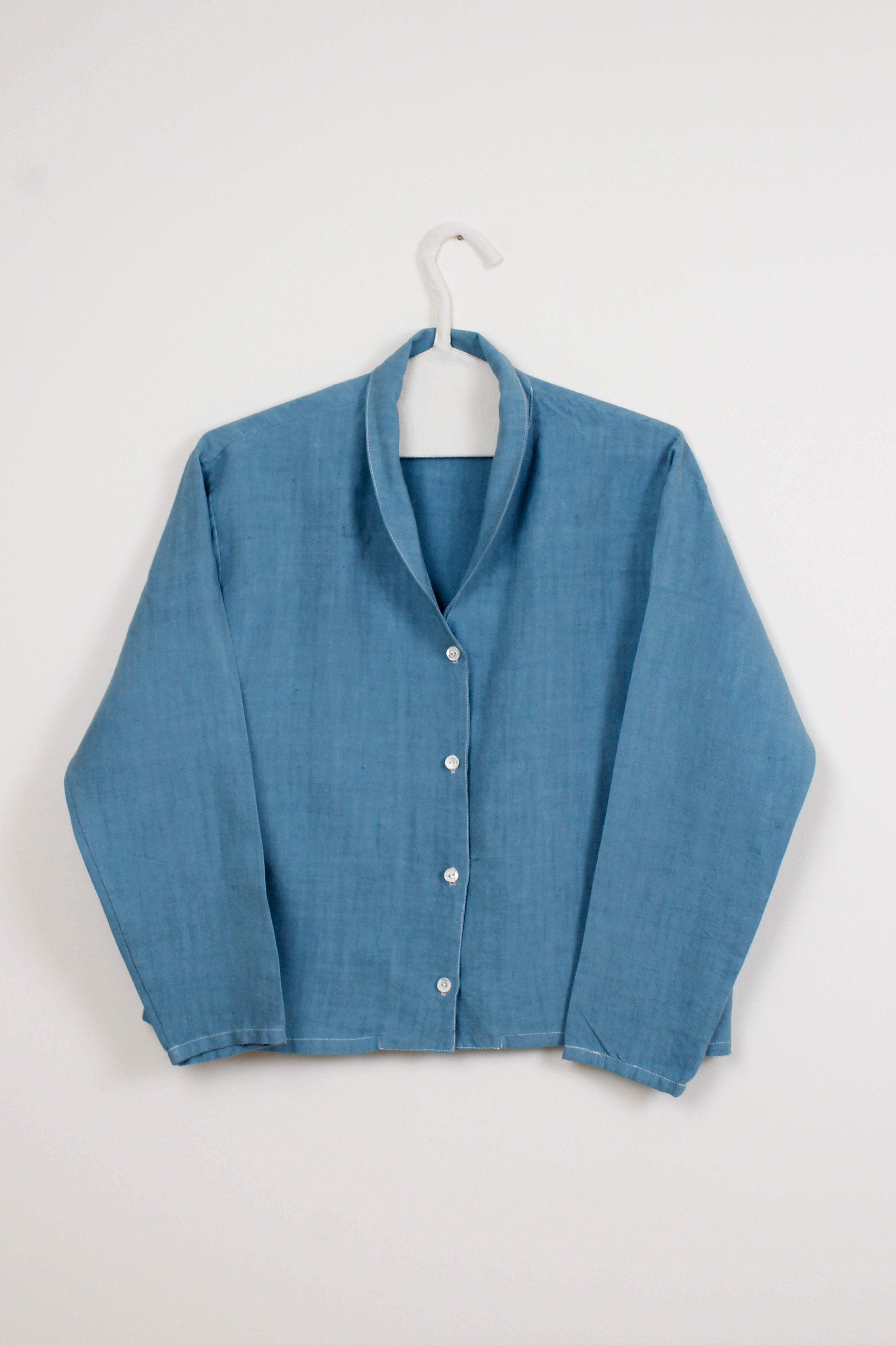 Blue dyed lapels short shirt