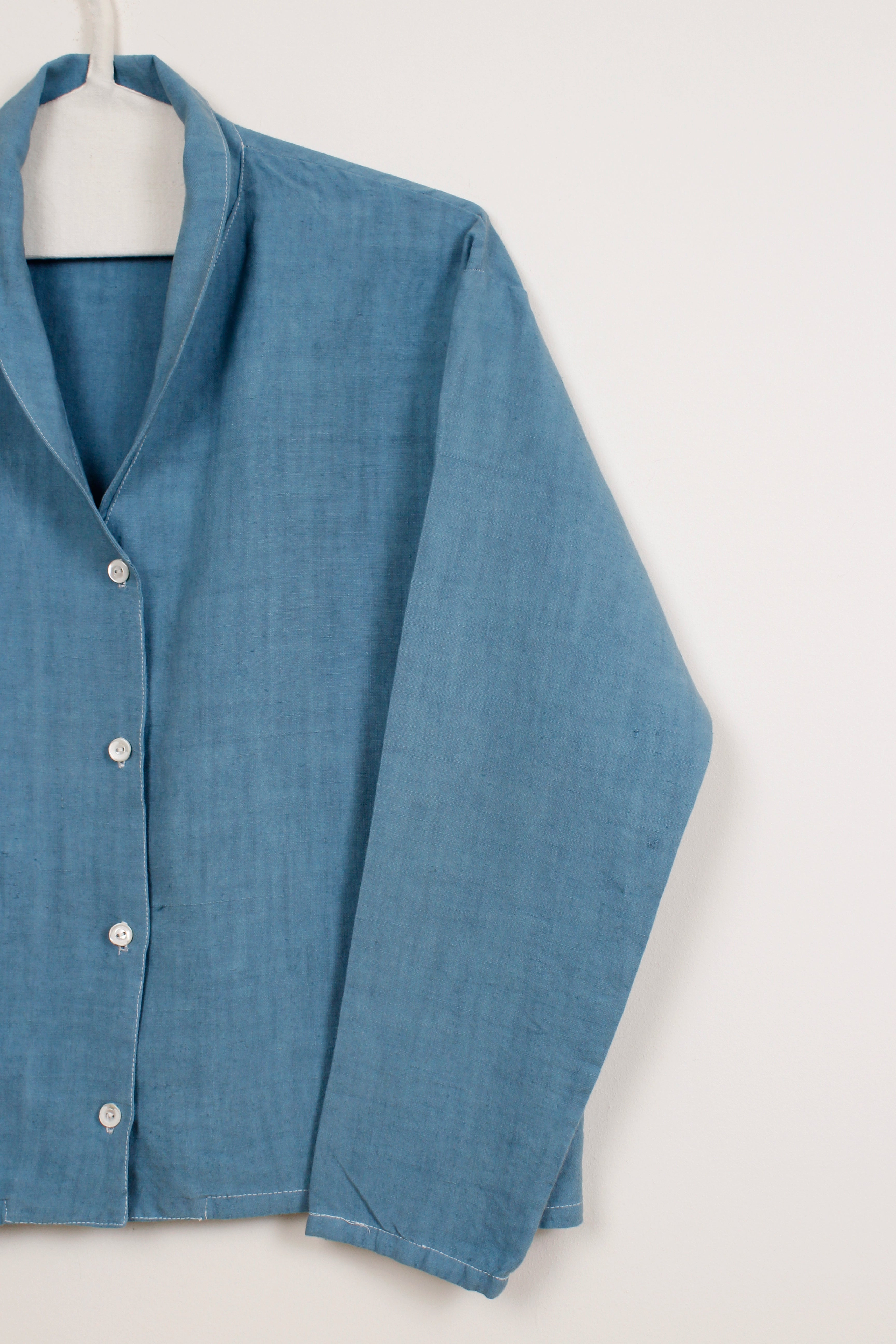 Blue dyed lapels short shirt