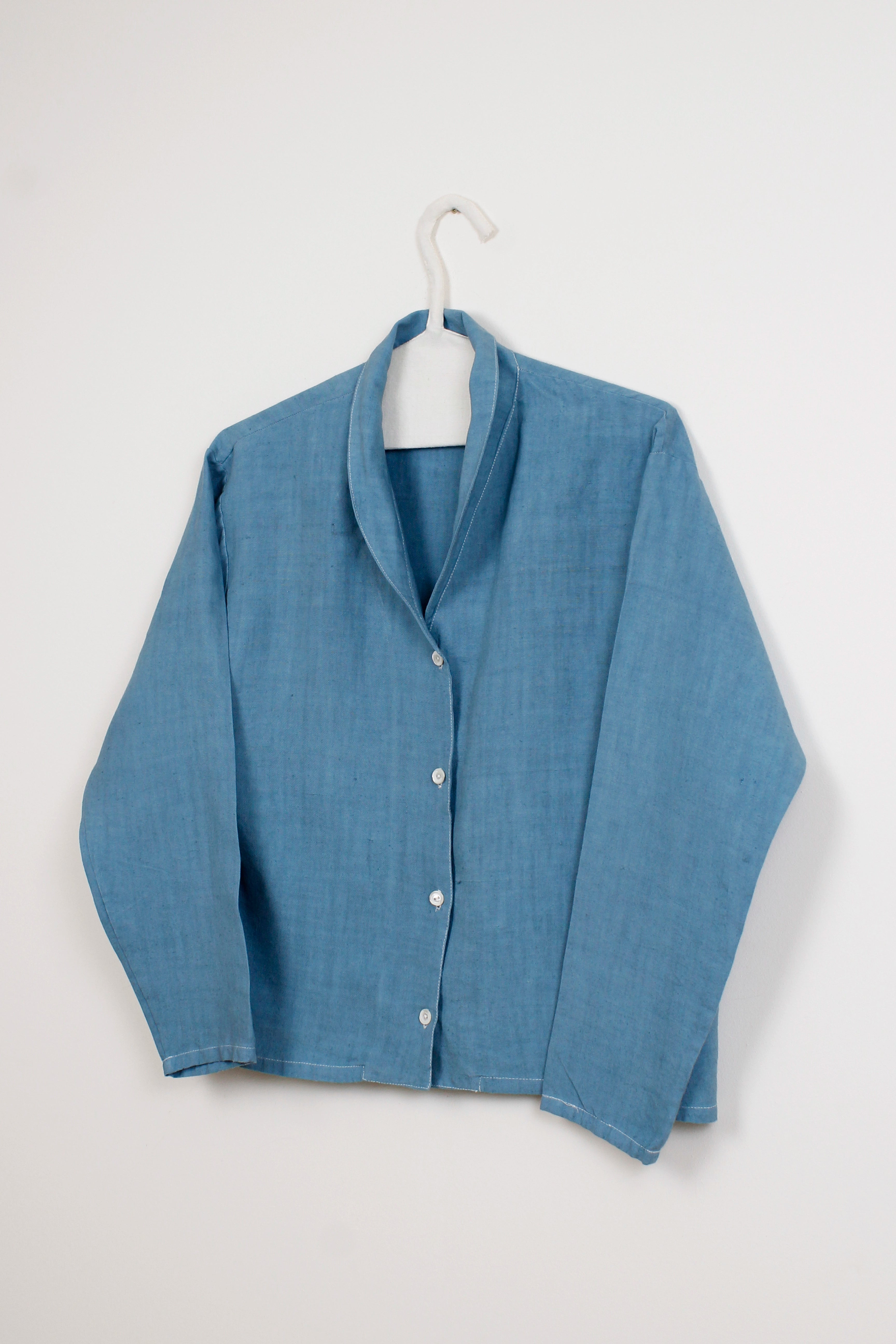 Blue dyed lapels short shirt