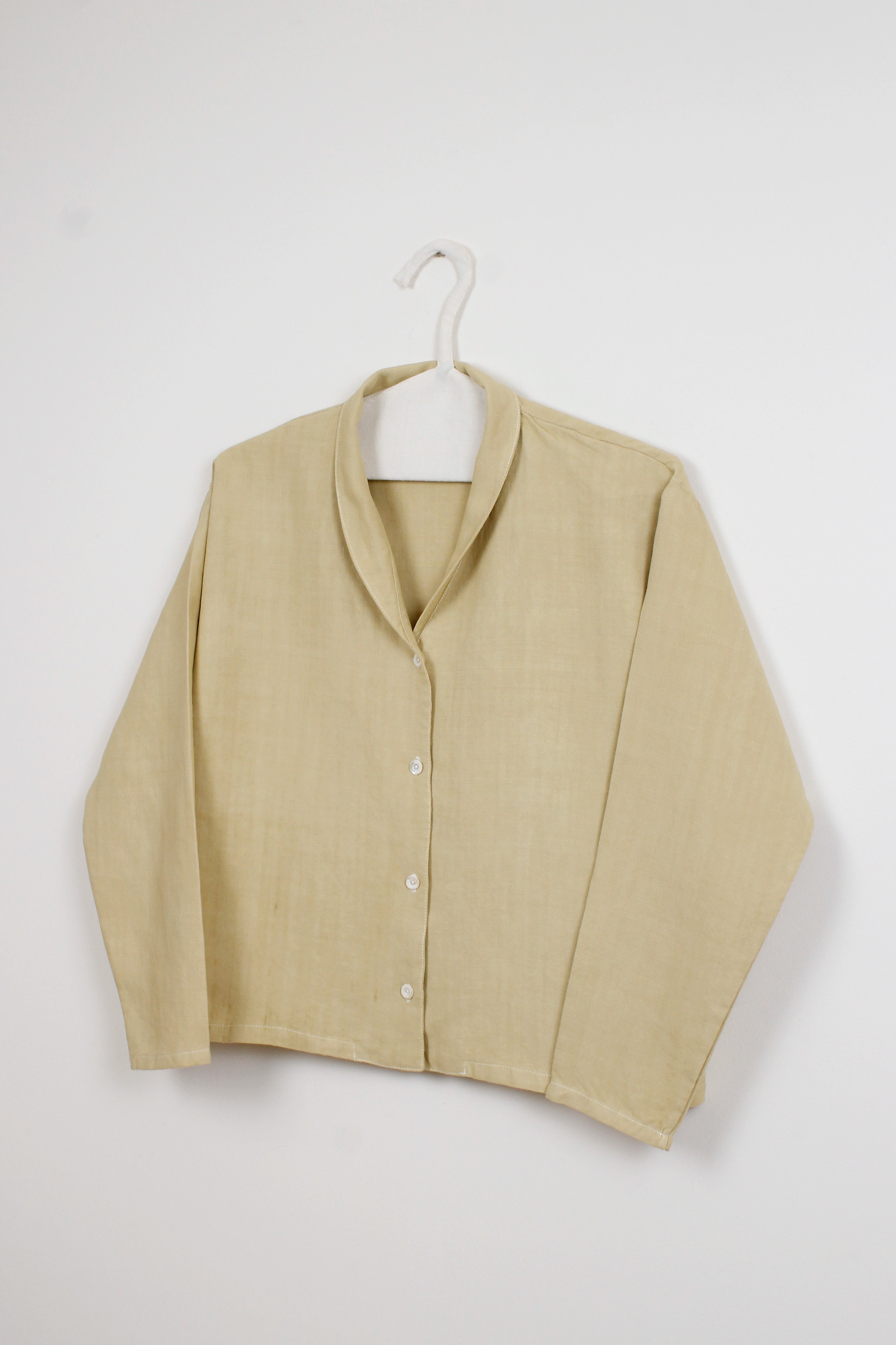 Yellow dyed lapels short shirt