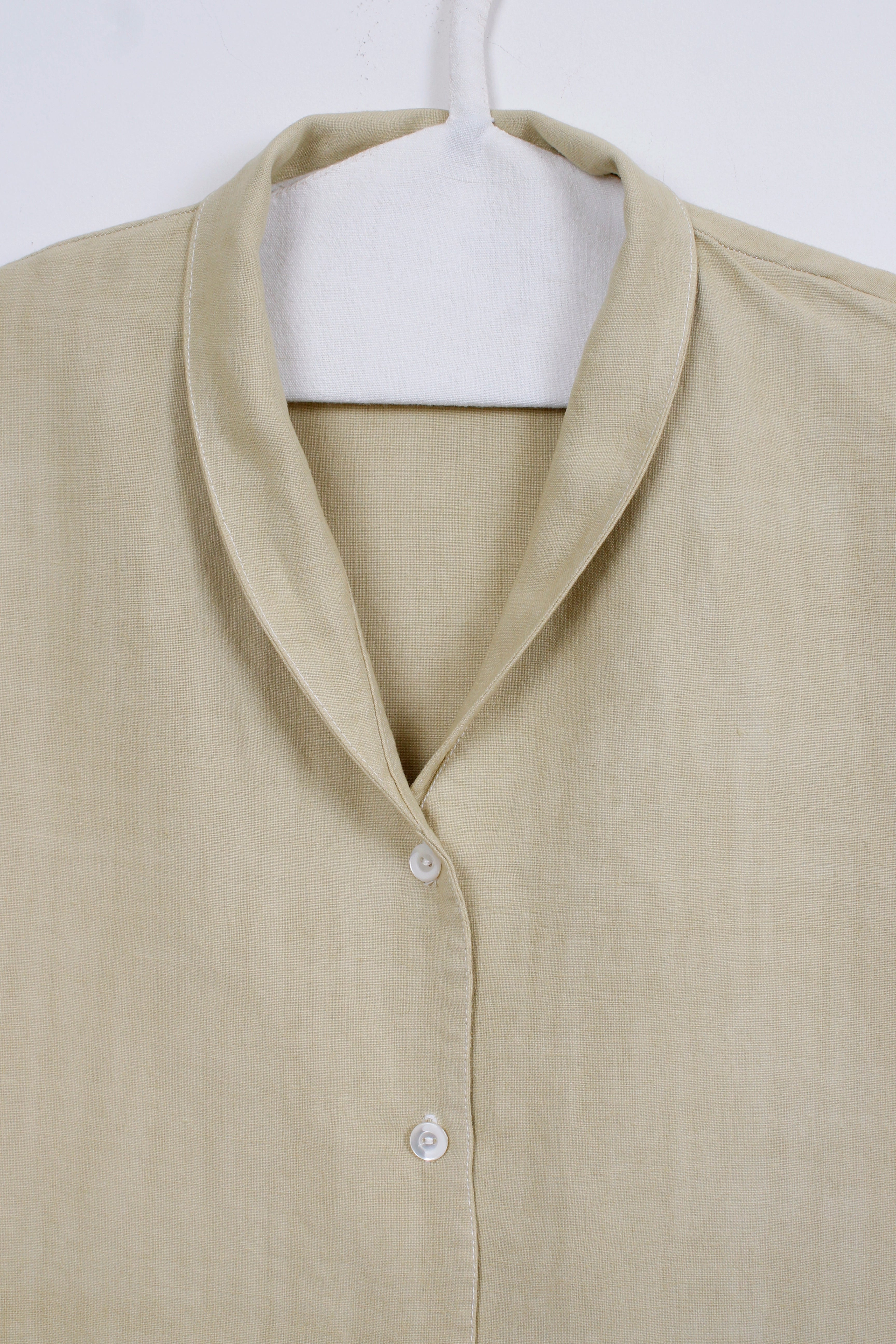 Yellow dyed lapels short shirt
