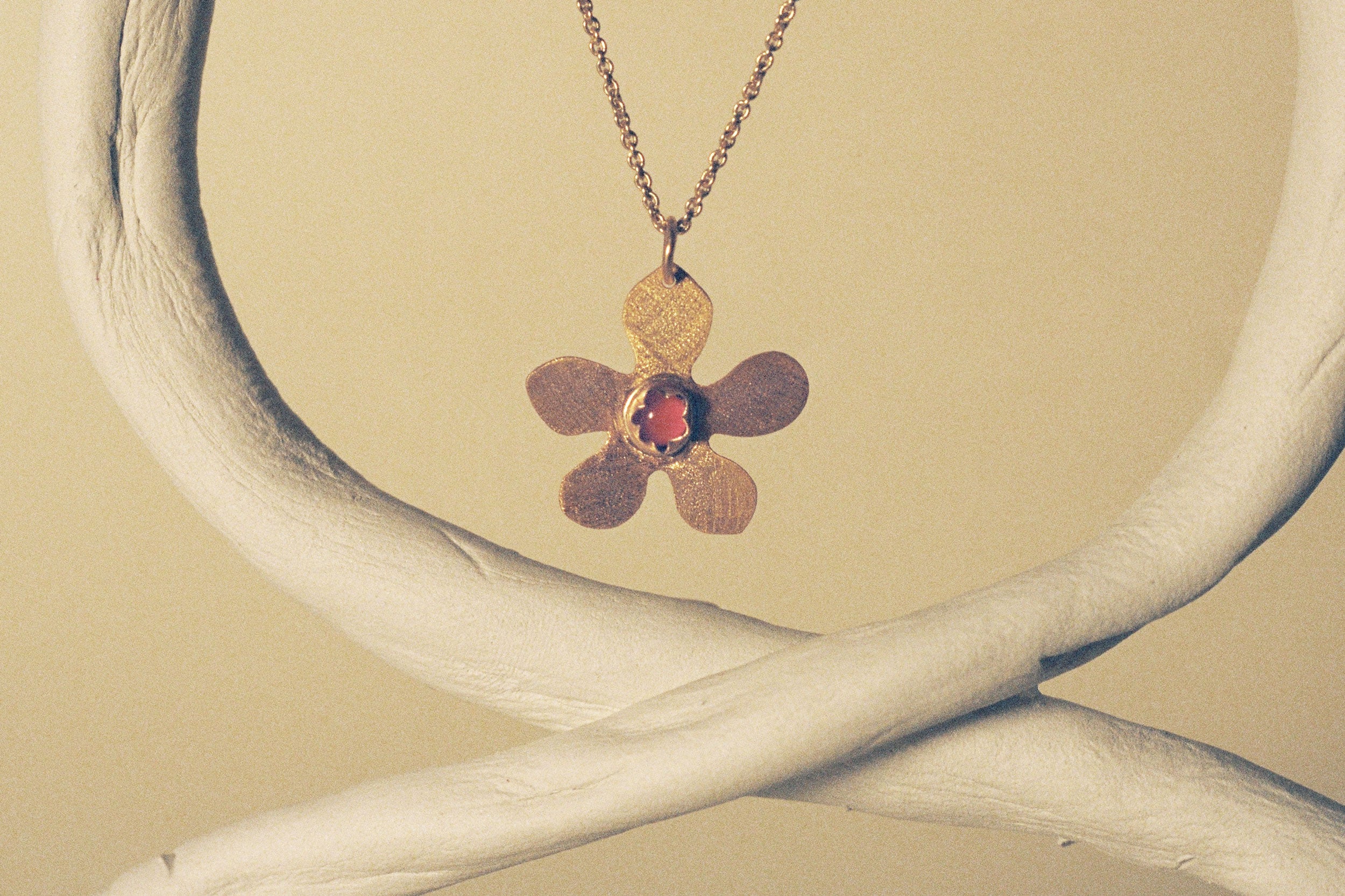 Lyra pendant