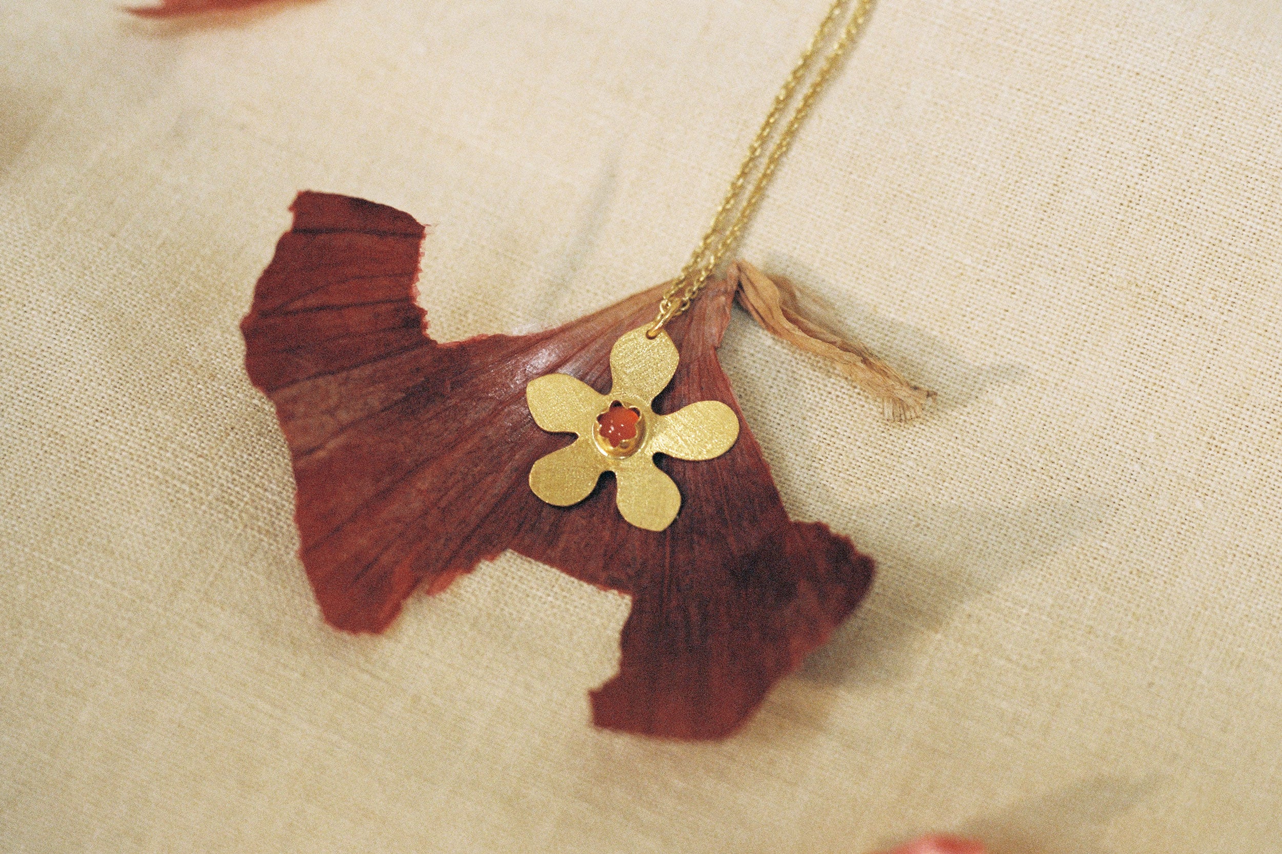 Lyra pendant