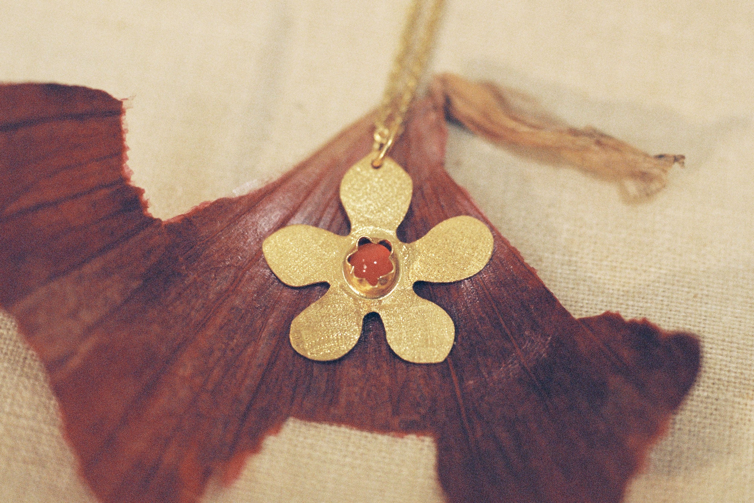 Lyra pendant