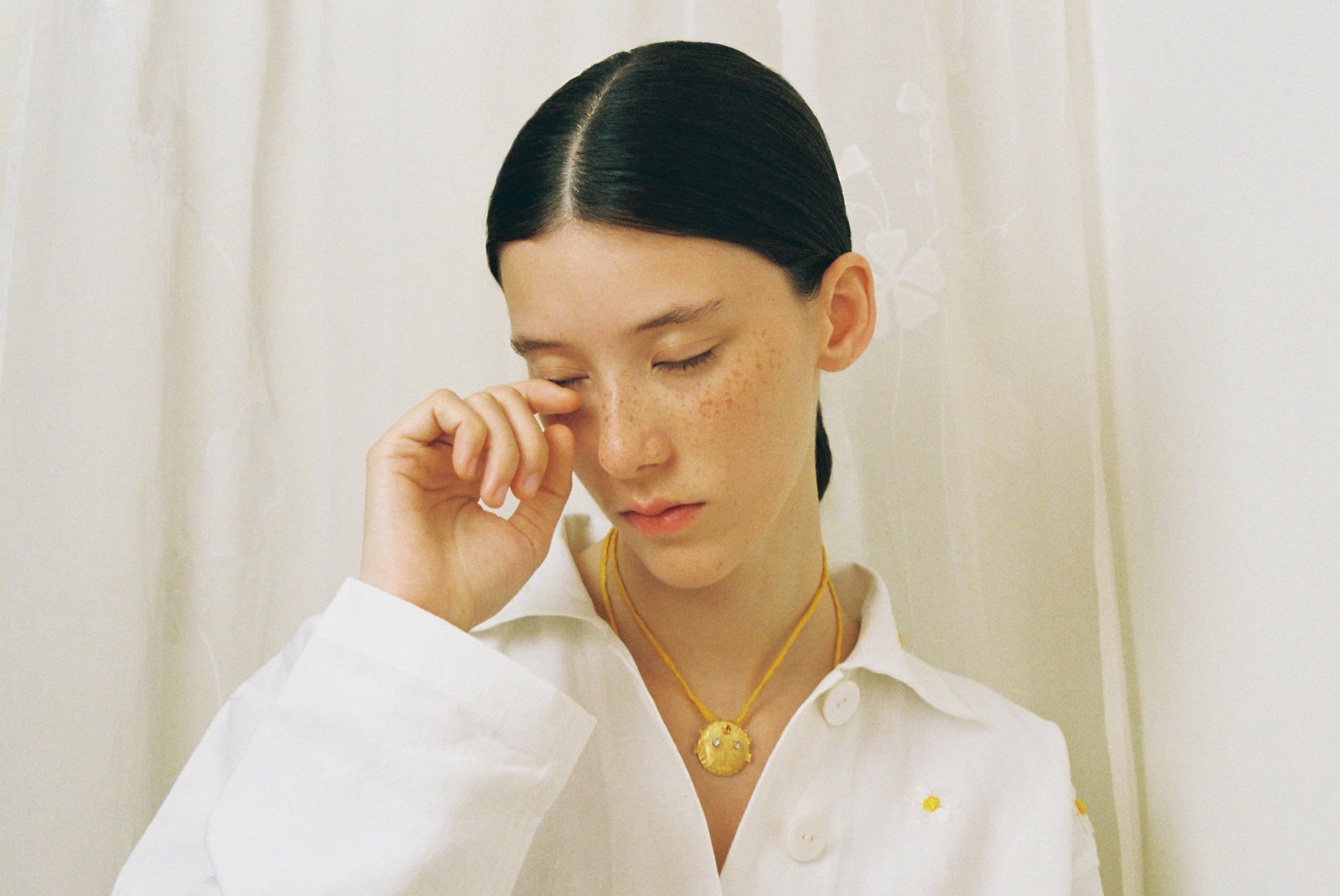 Mitra silk choker