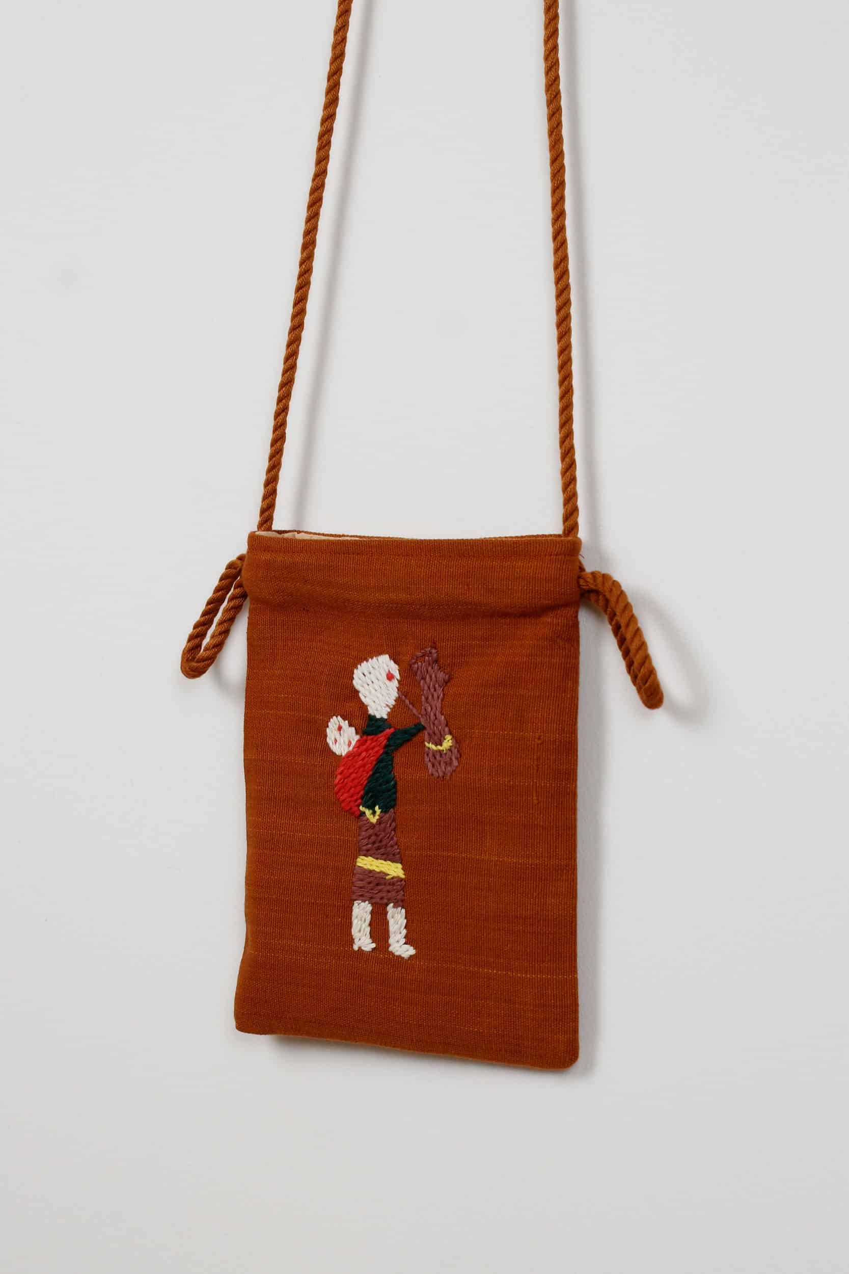 Mother with baby scene pouch bag