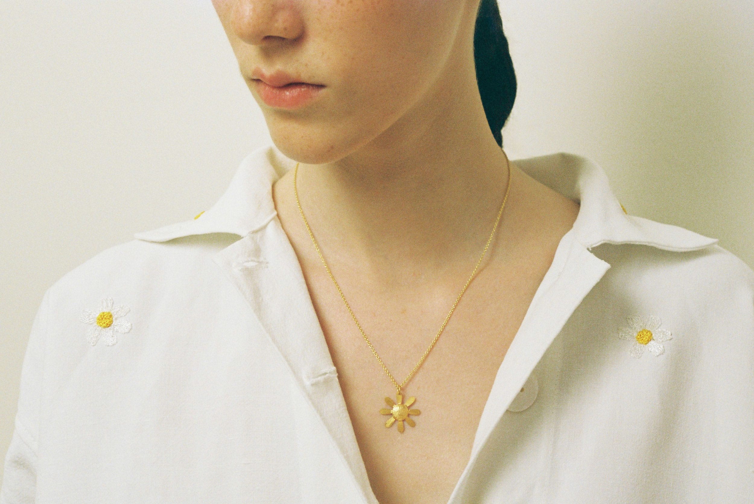 Rita gold pendant
