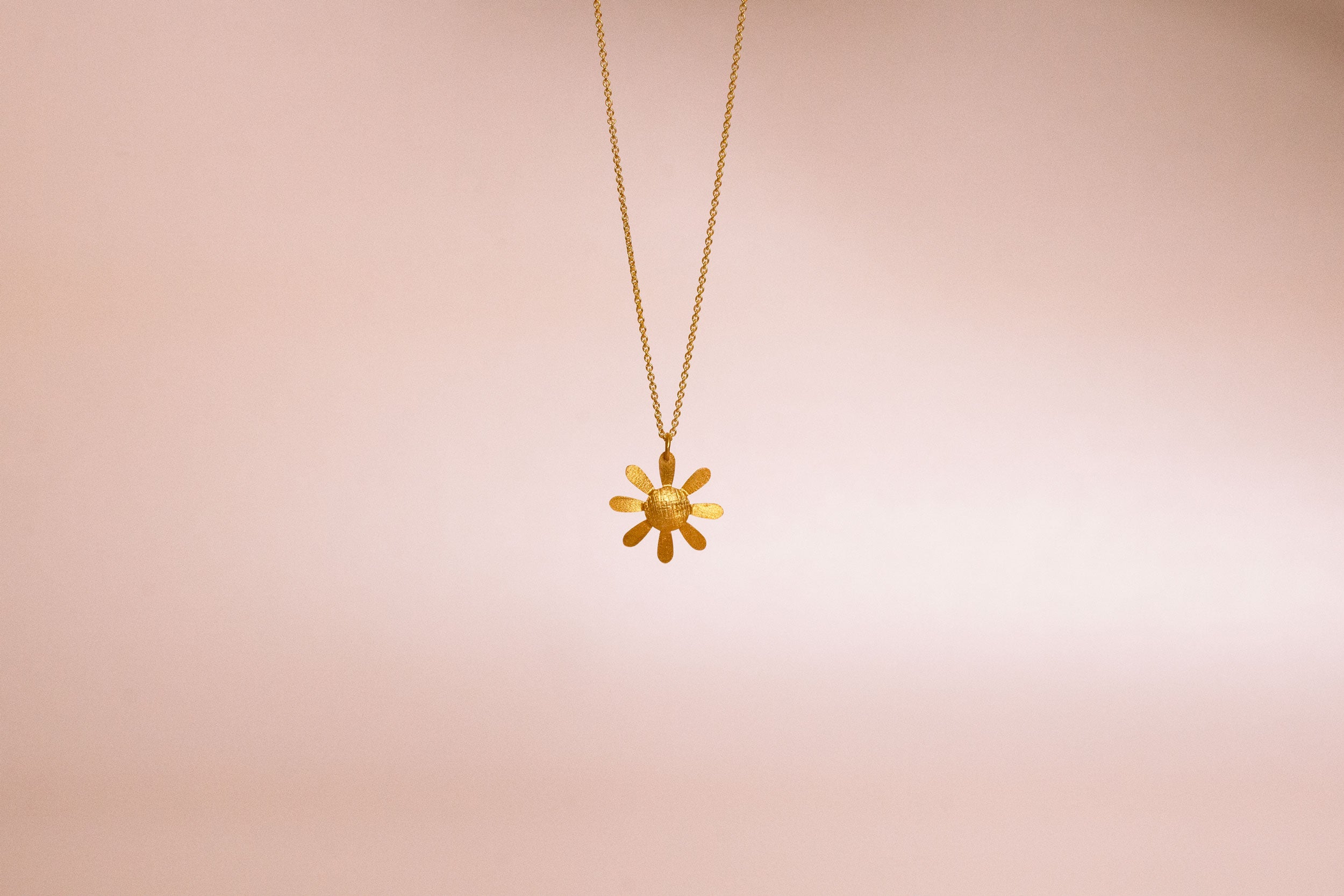 Rita gold pendant