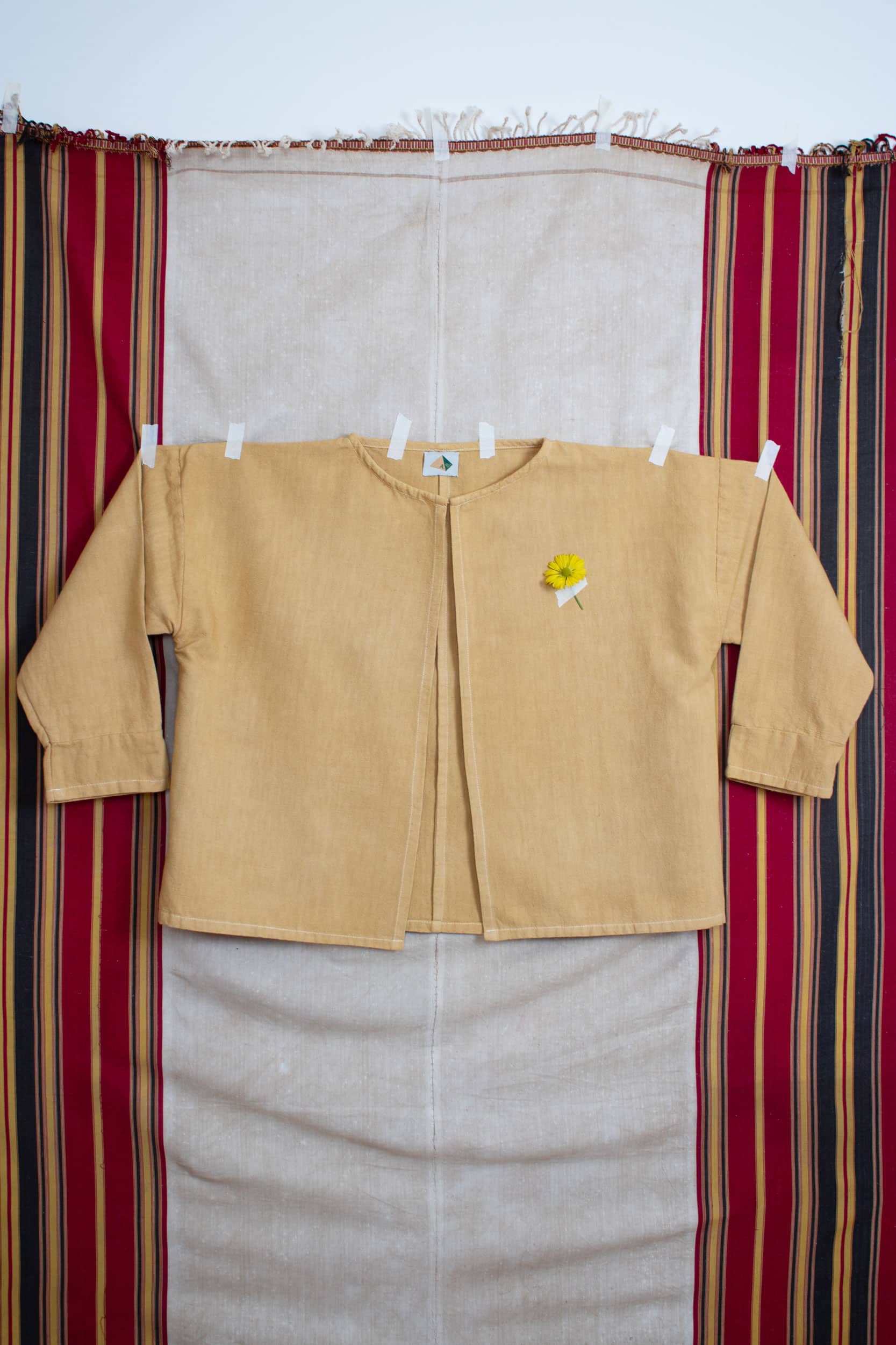 Yellow dyed buttonless jacket
