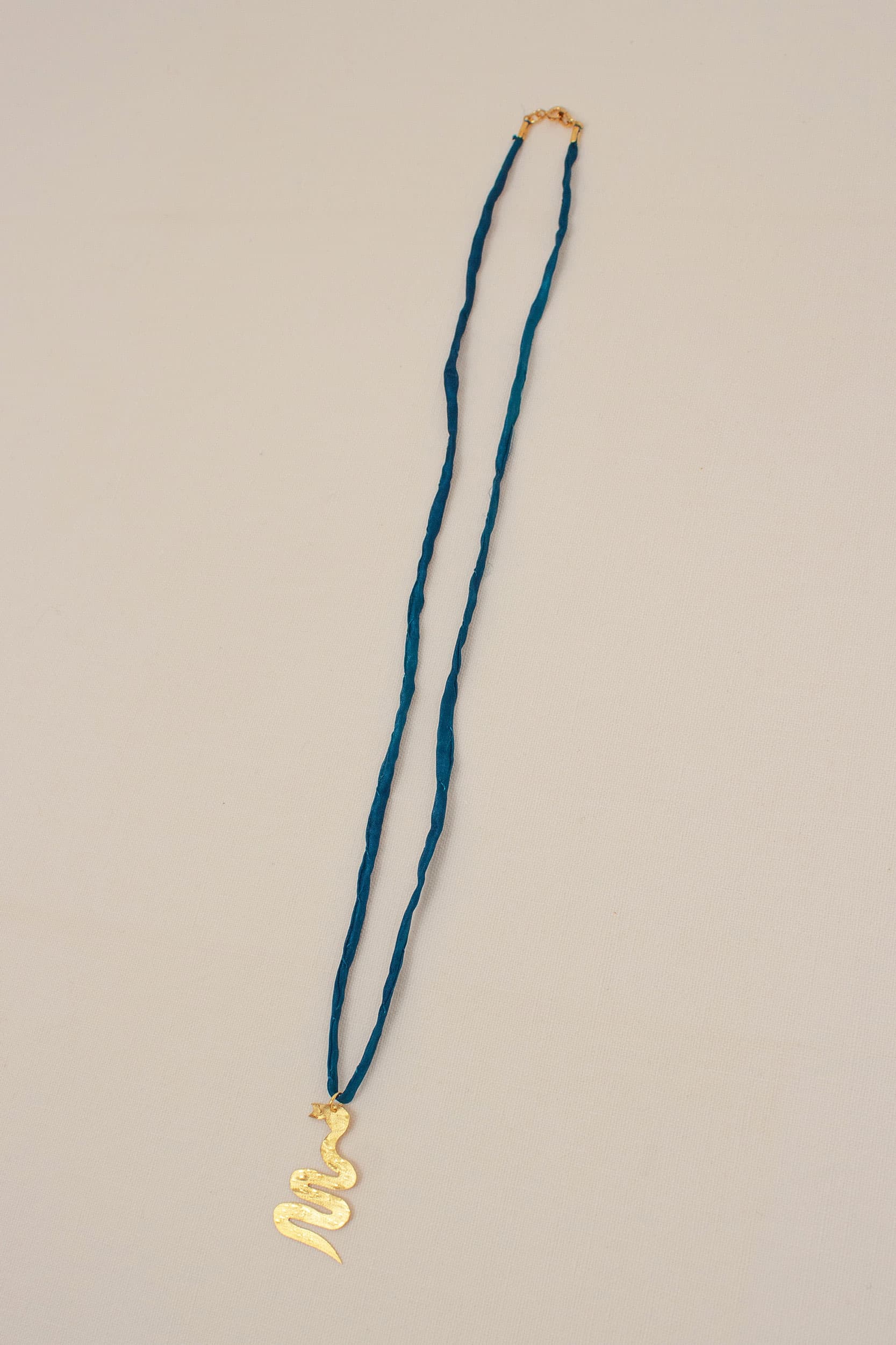 Serpiente silk necklace