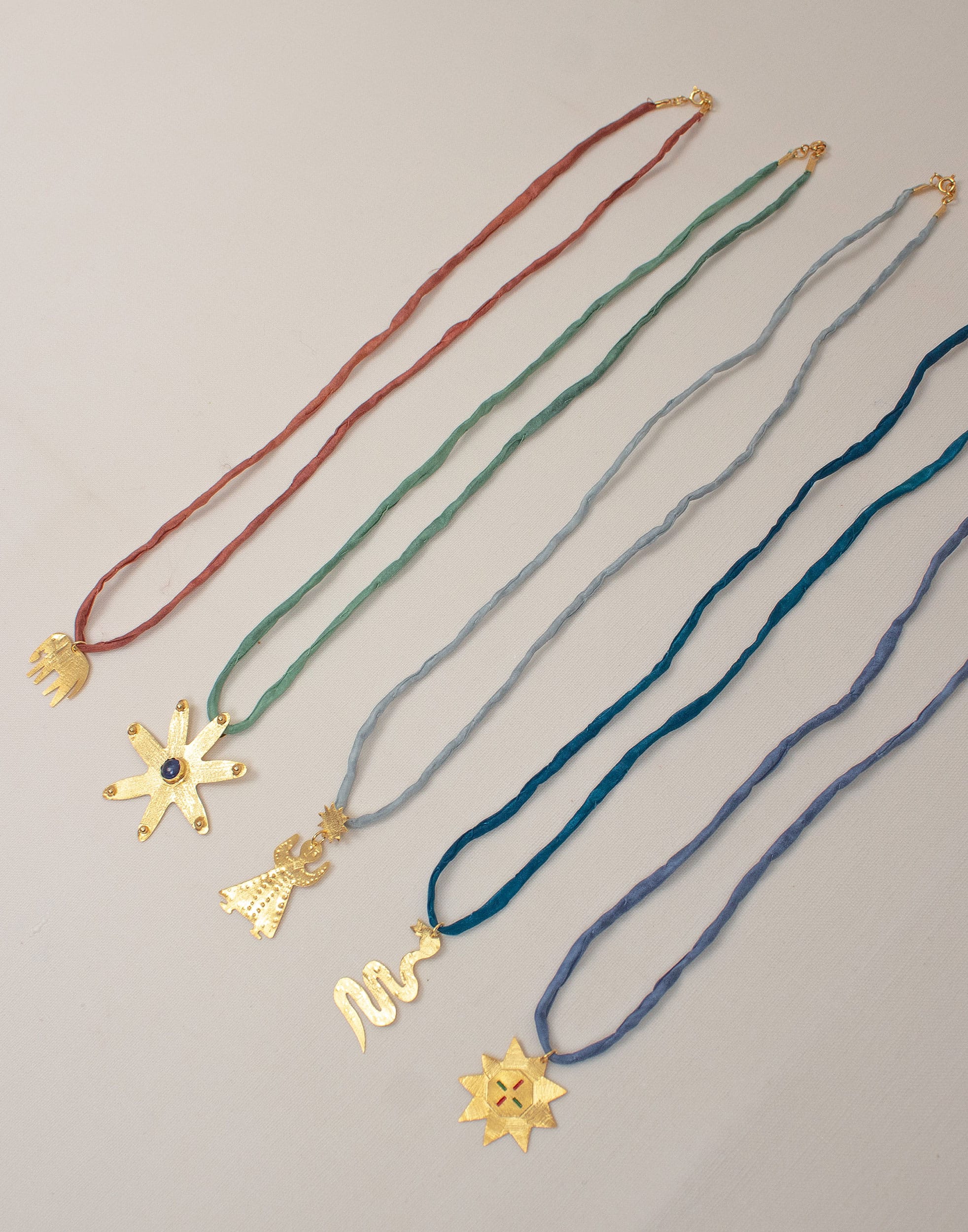 Serpiente silk necklace
