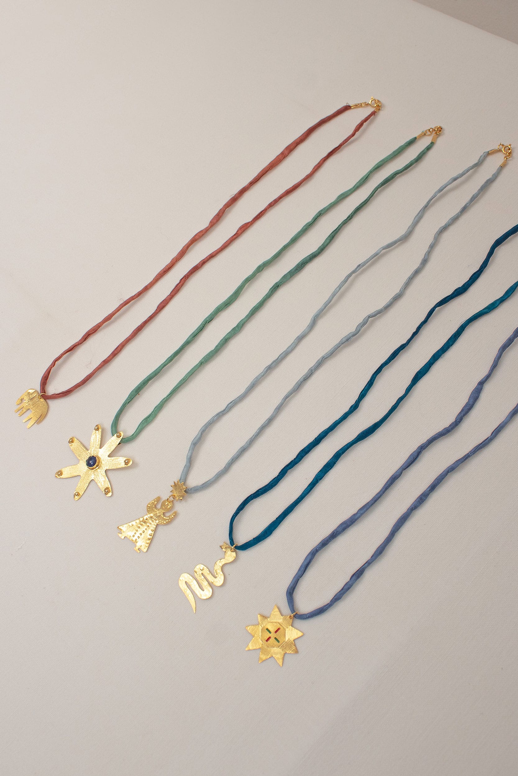 Elefante silk necklace