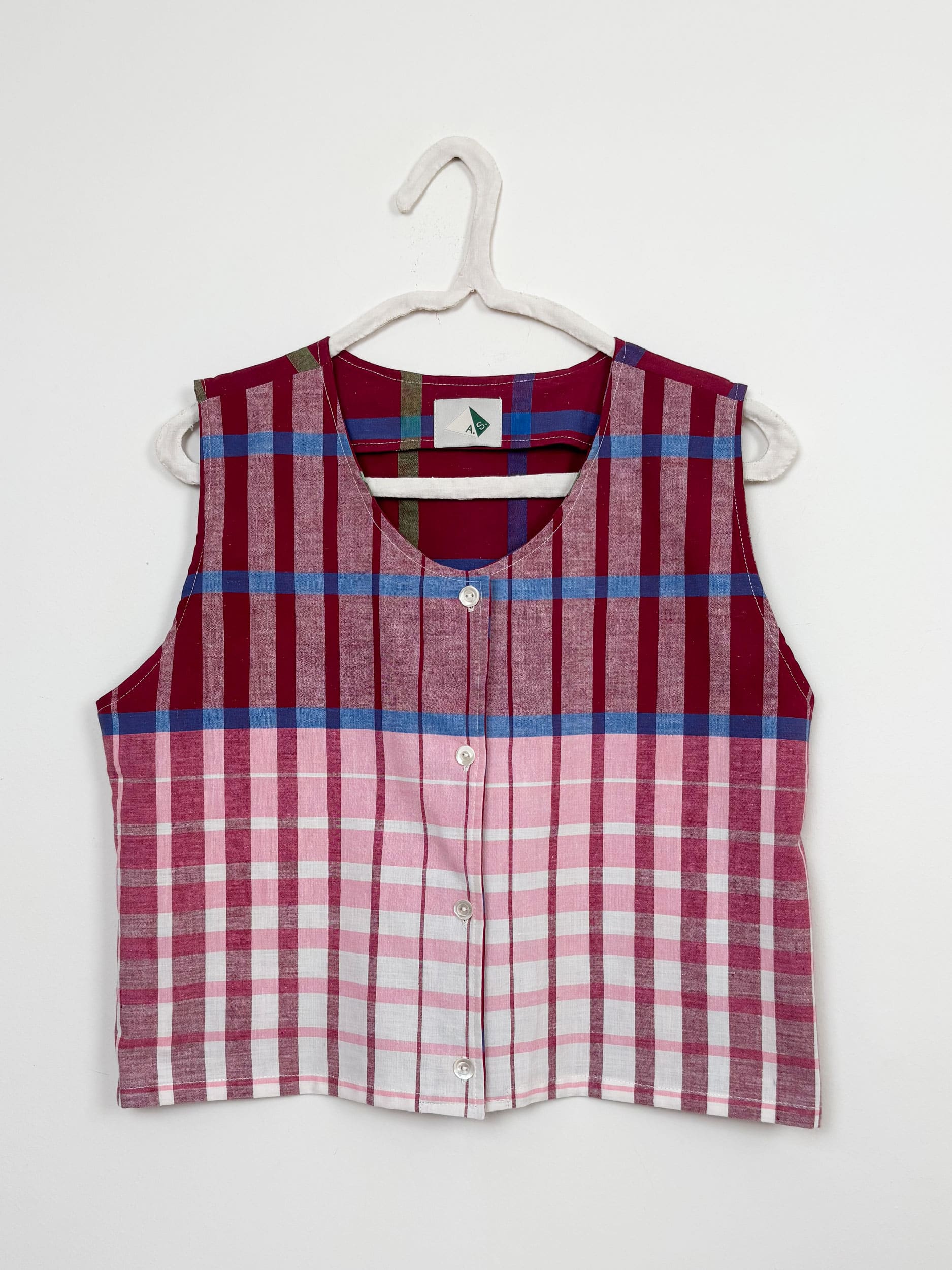 Pink tones sleeveless shirt