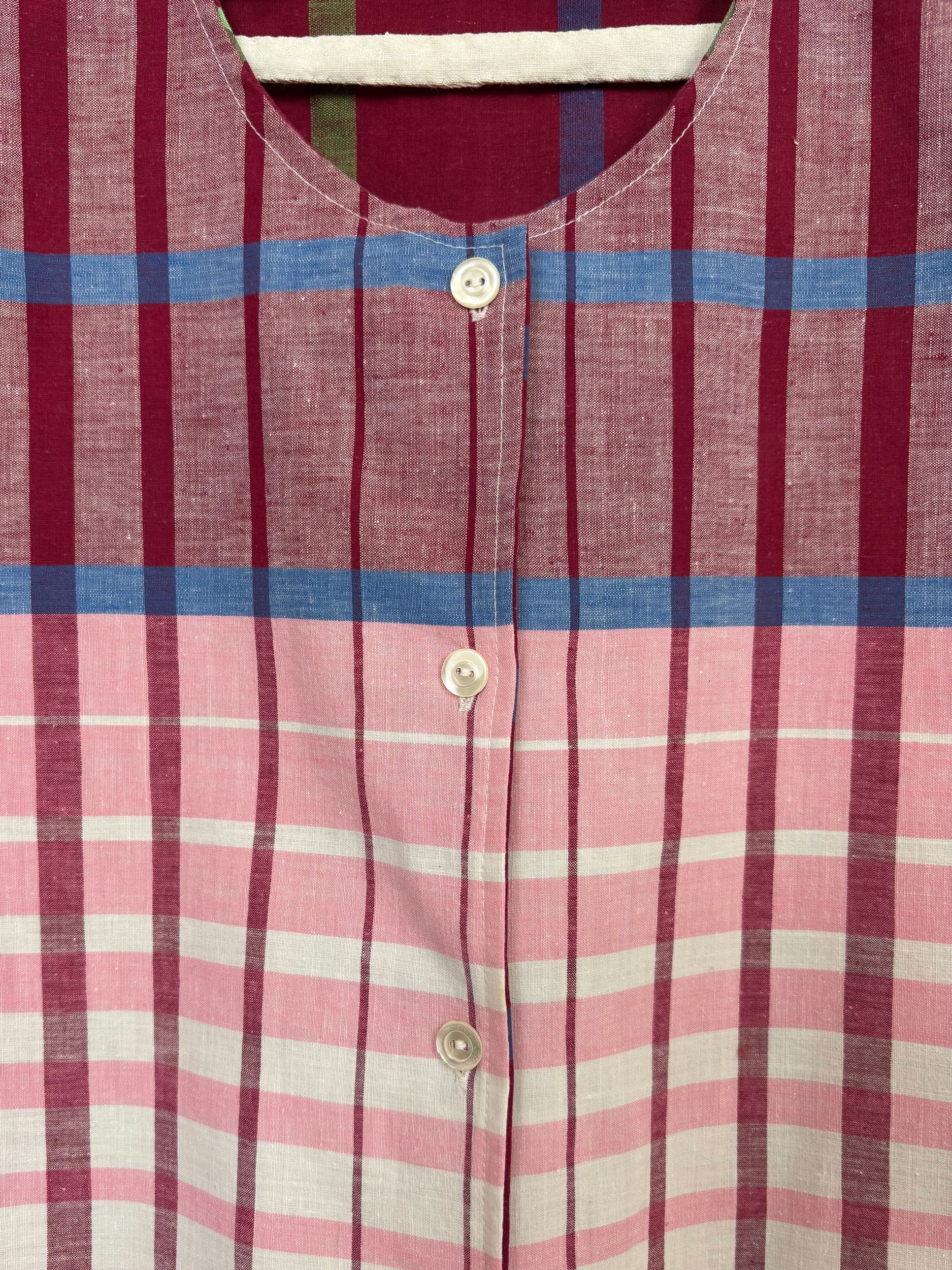 Pink tones sleeveless shirt