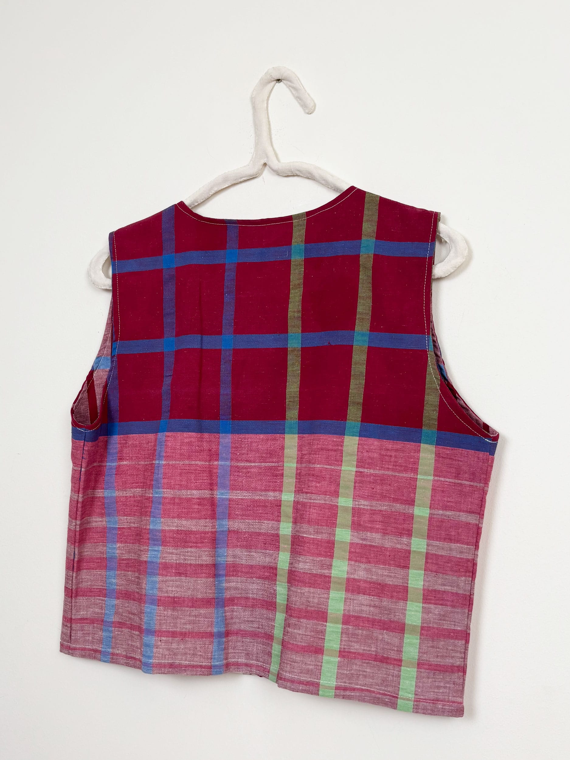 Pink tones sleeveless shirt
