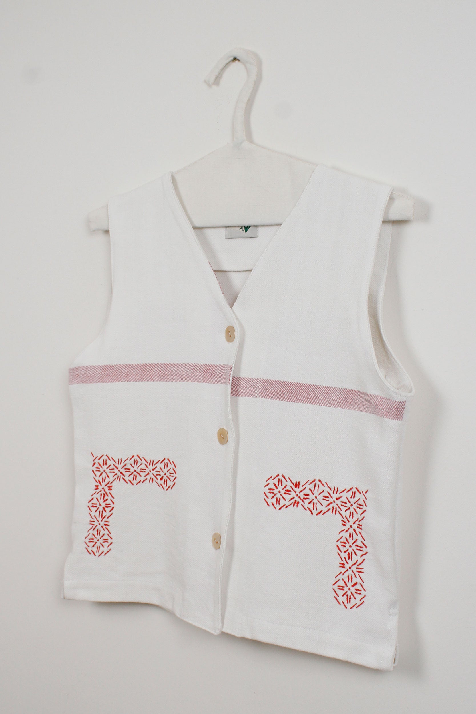 Red borders vest