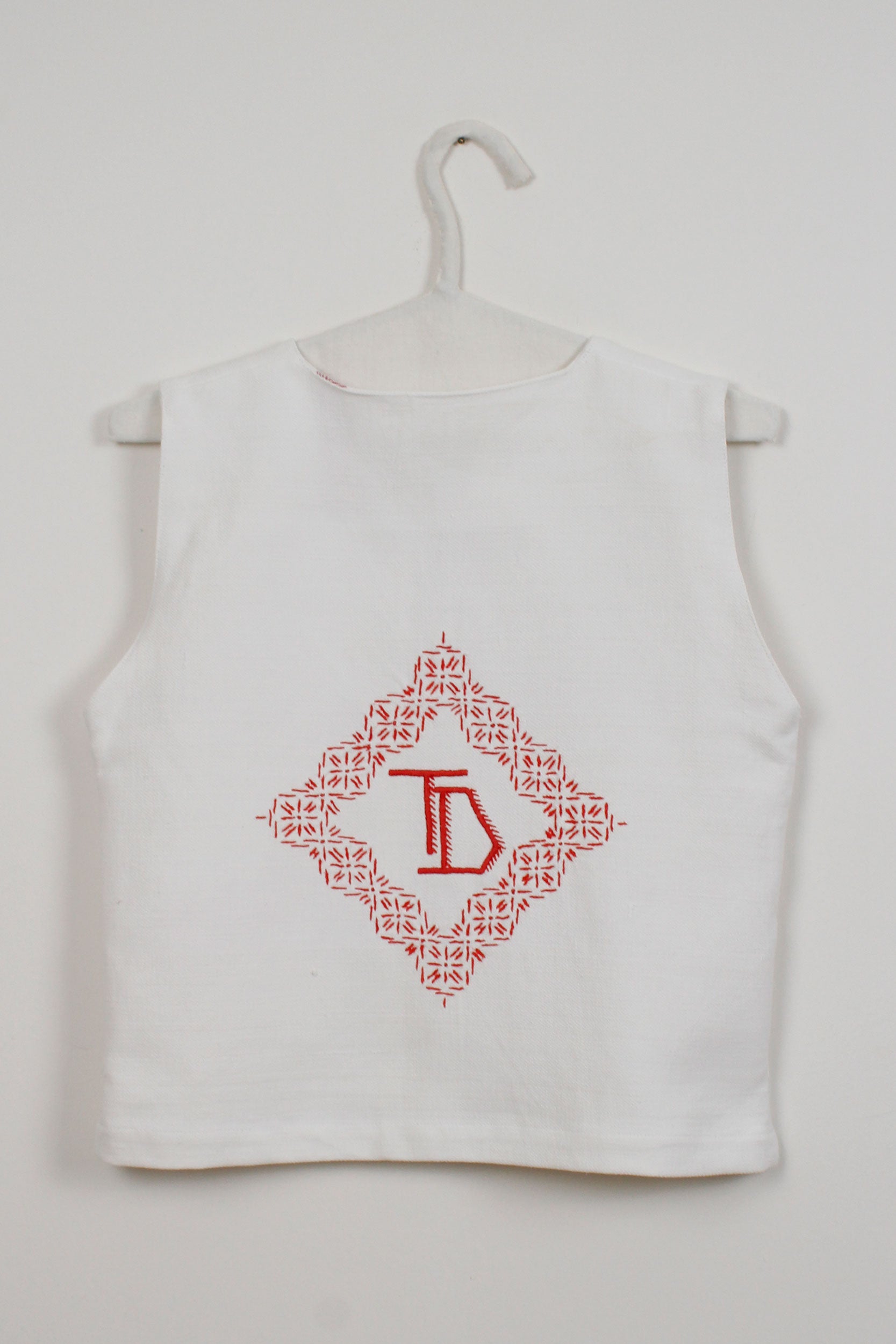 Red borders vest