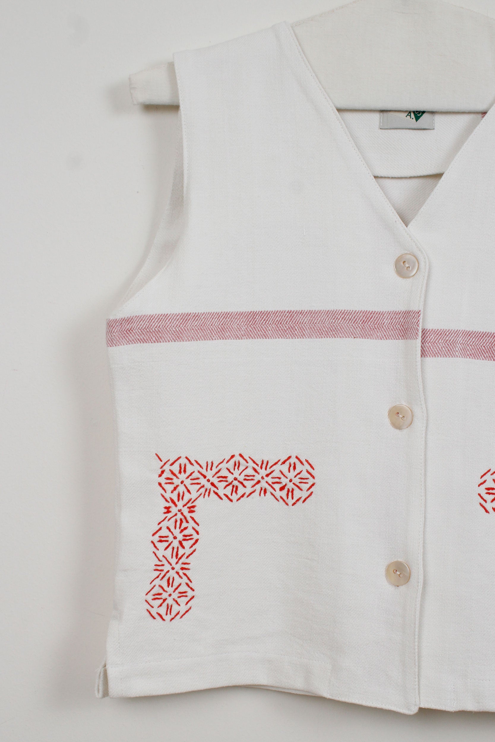 Red borders vest