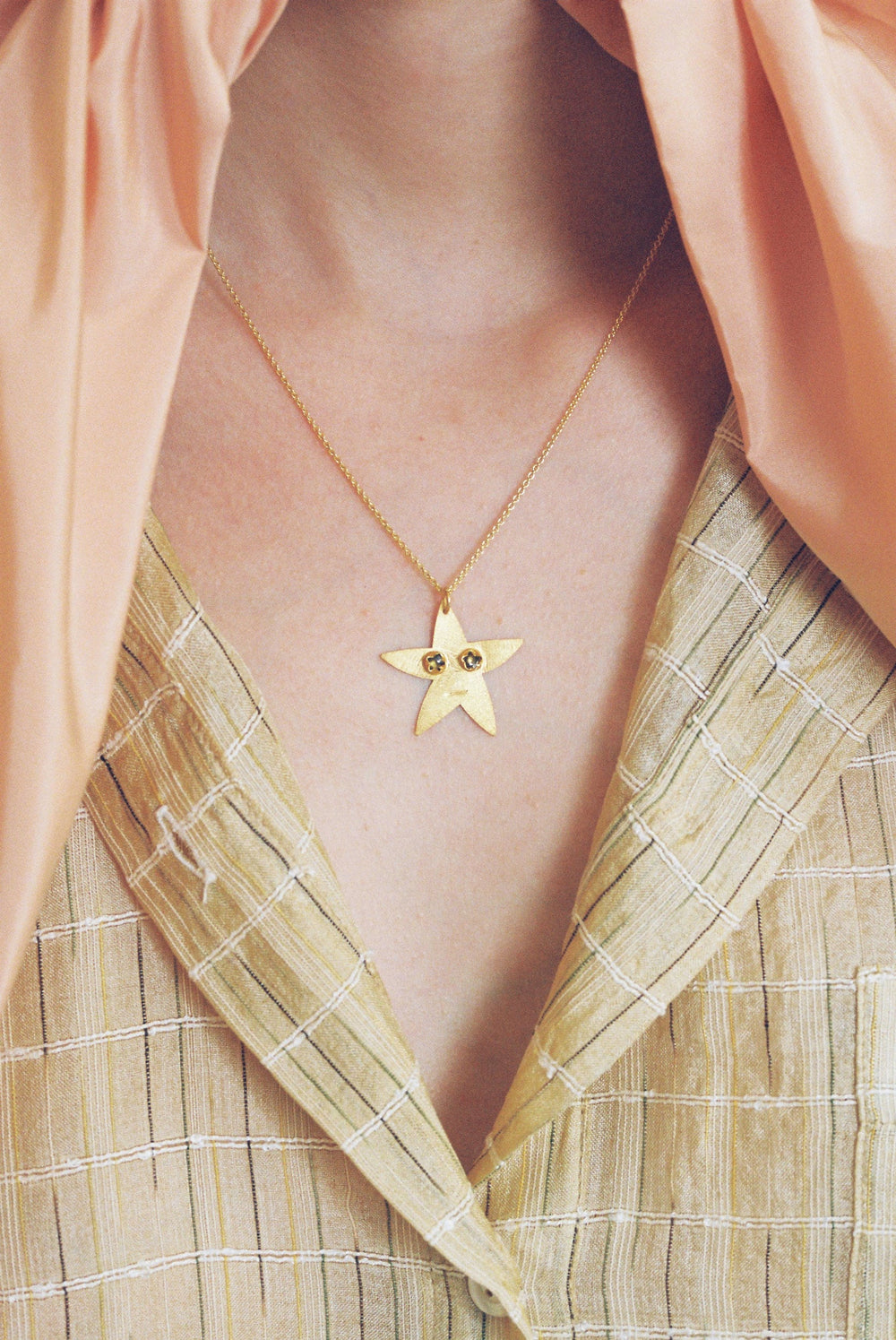 Vega gold pendant