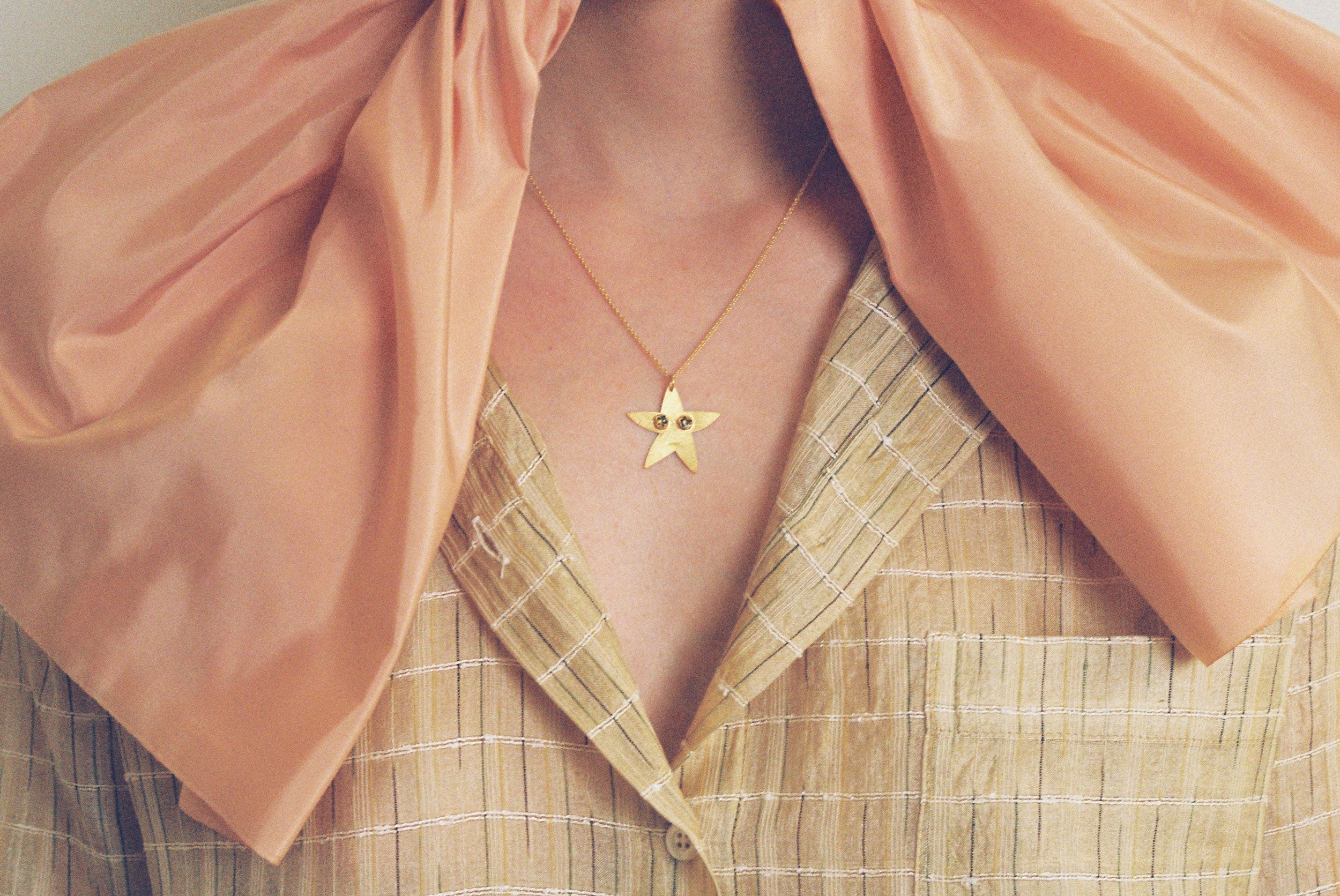 Vega gold pendant