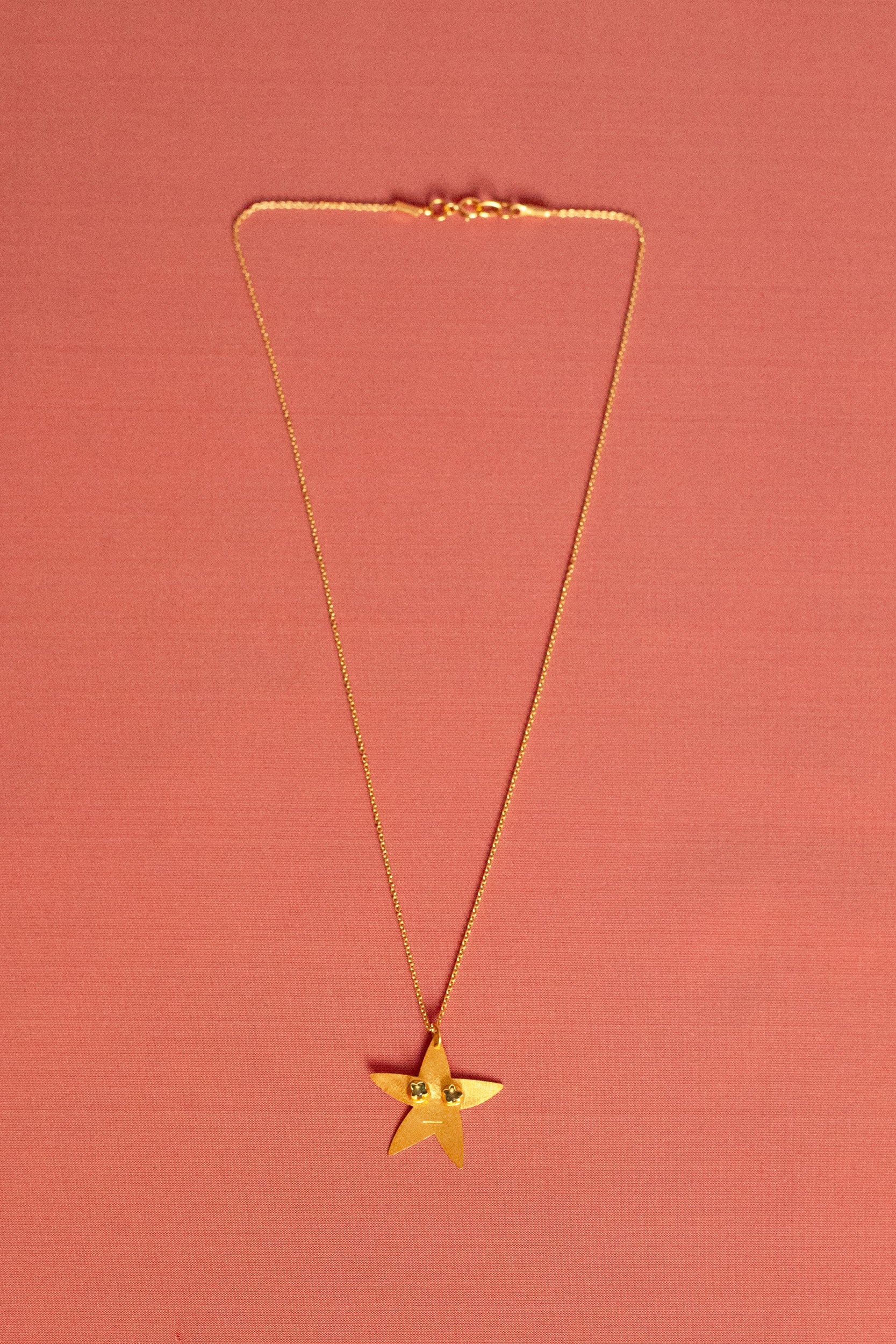 Vega gold pendant