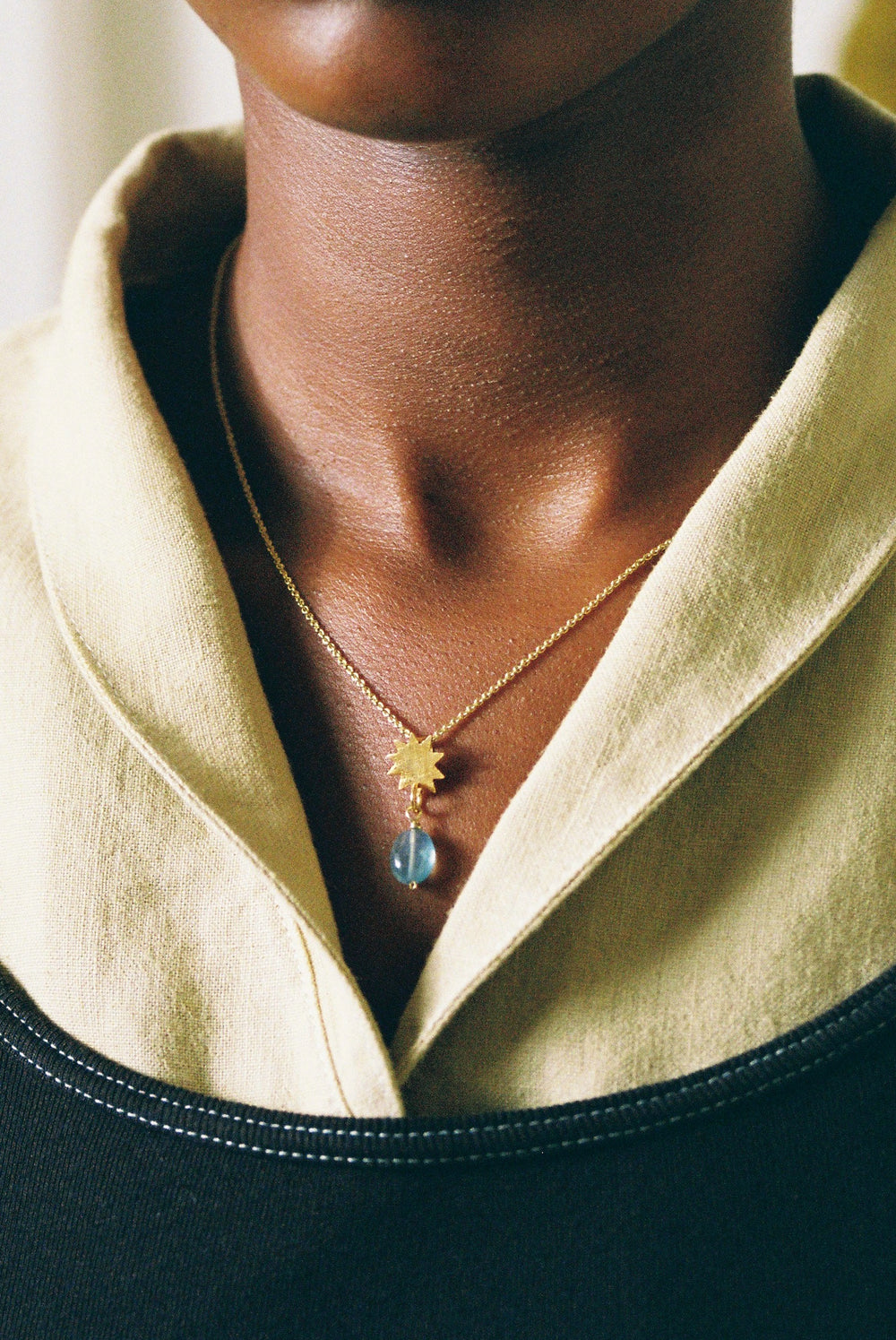 Vela gold pendant
