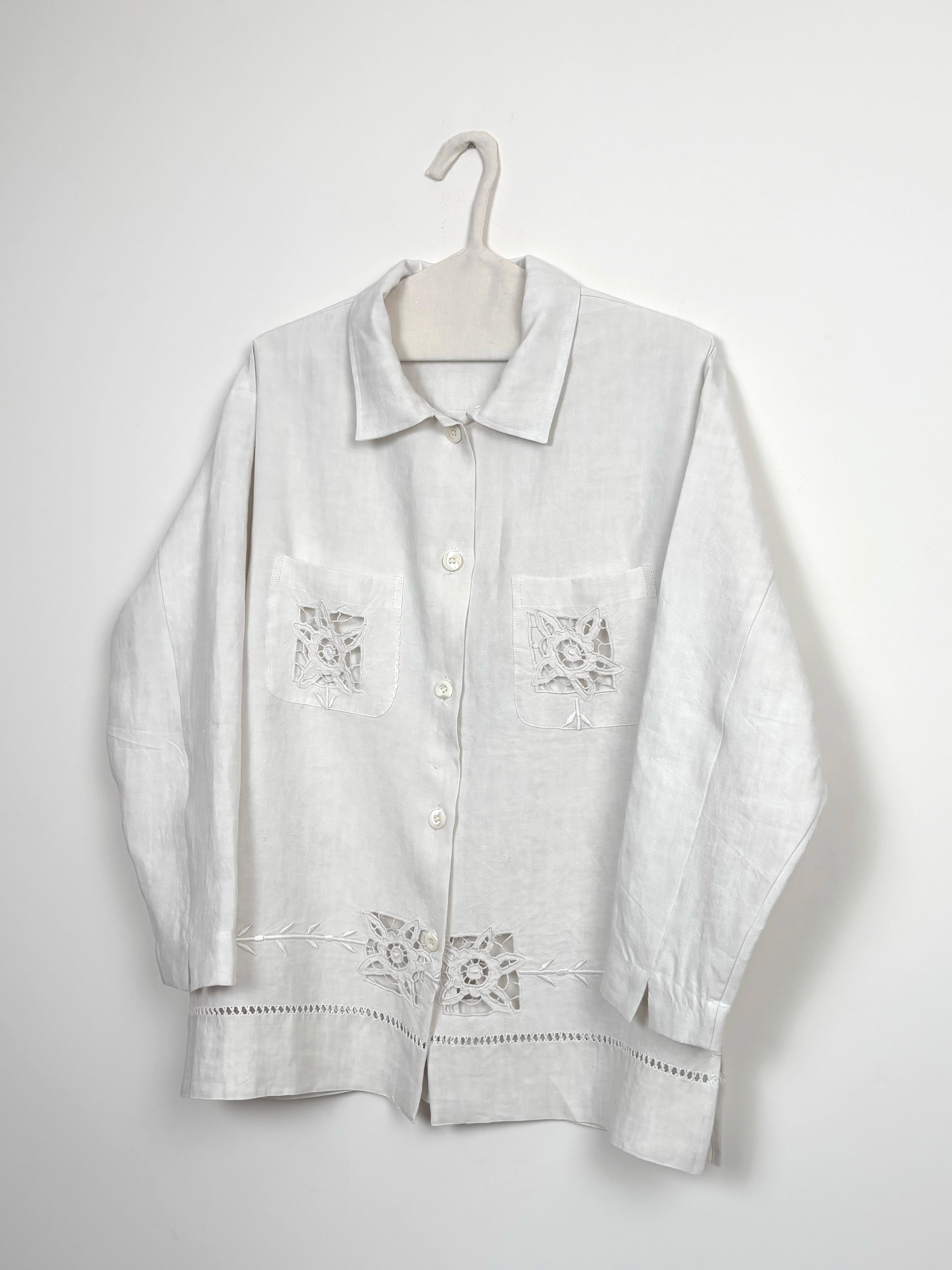 White hemstitch & embroidery flowers long shirt