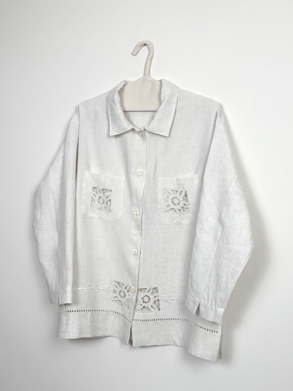 White hemstitch & embroidery flowers long shirt