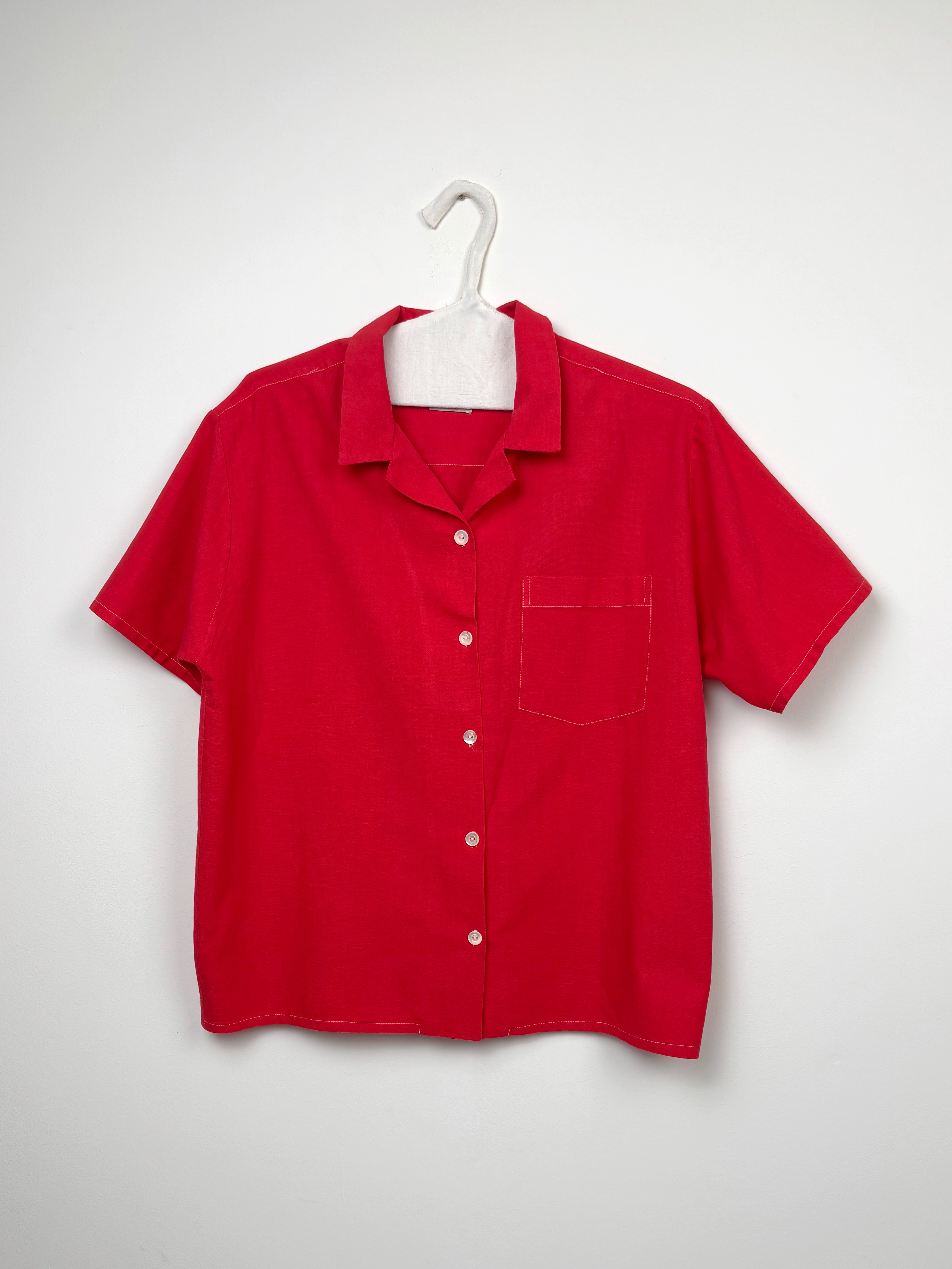 Red dyed short-sleeved shirt