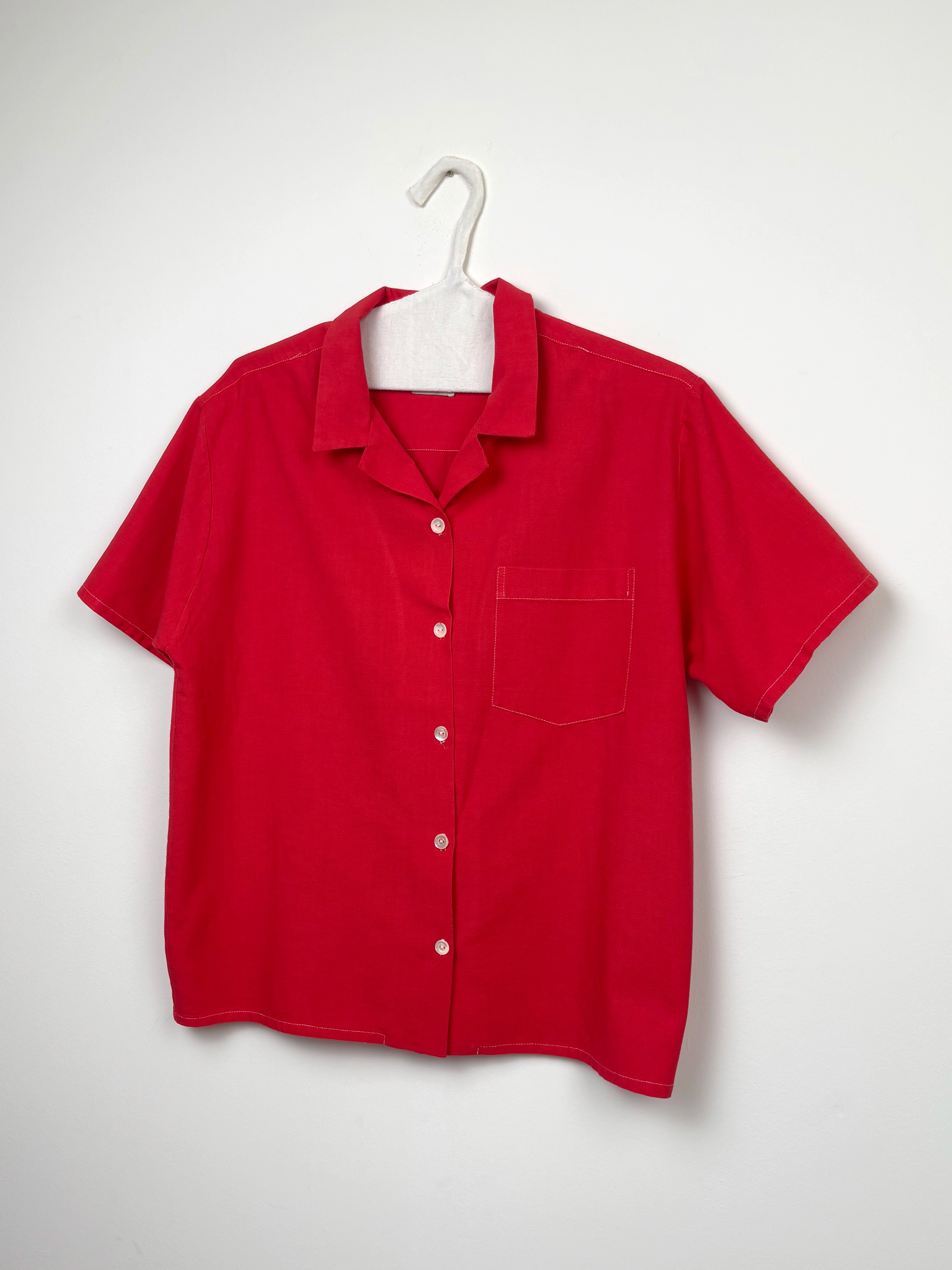 Red dyed short-sleeved shirt