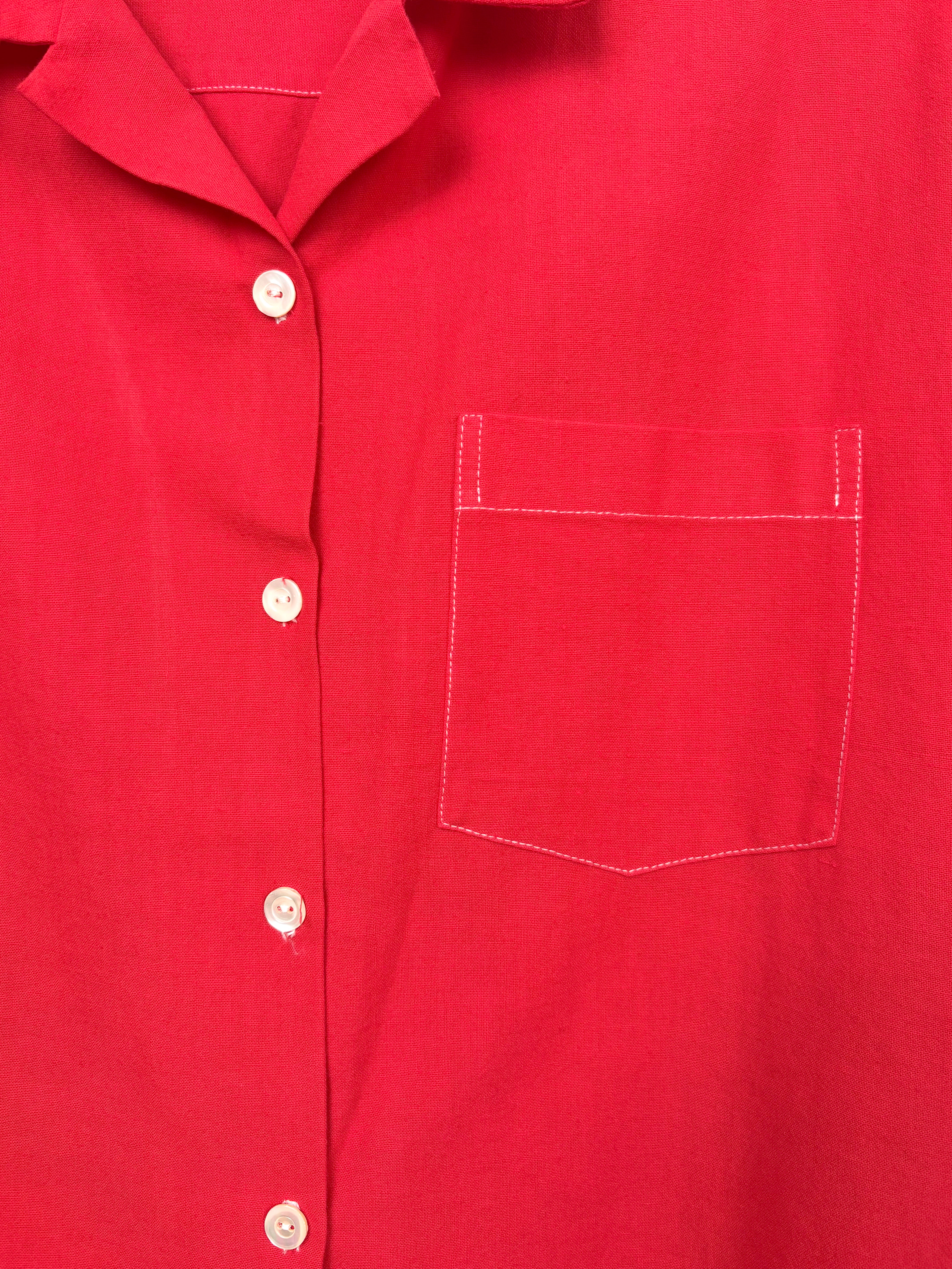 Red dyed short-sleeved shirt
