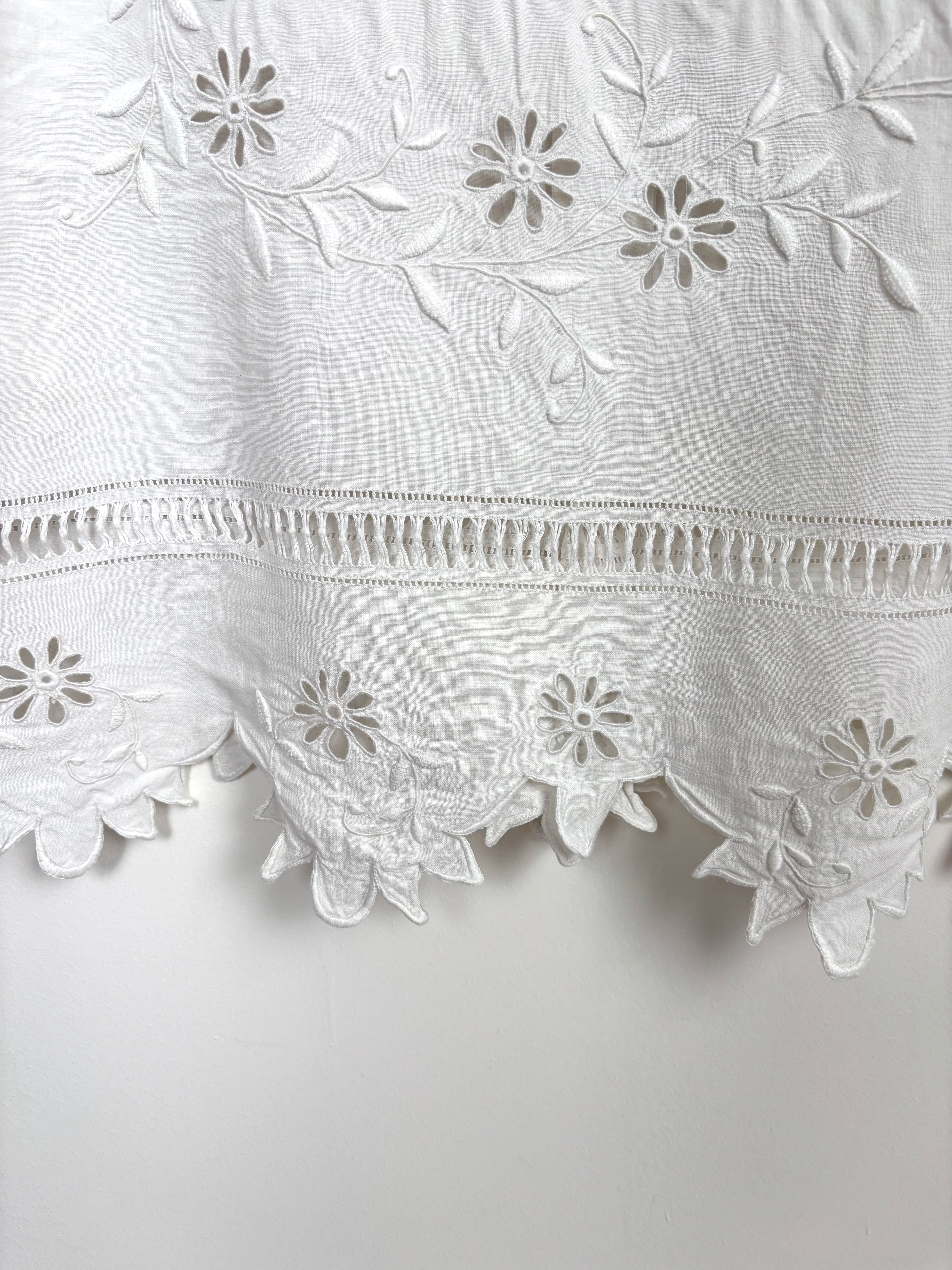 Hemstitch & flowers perforated long shirt